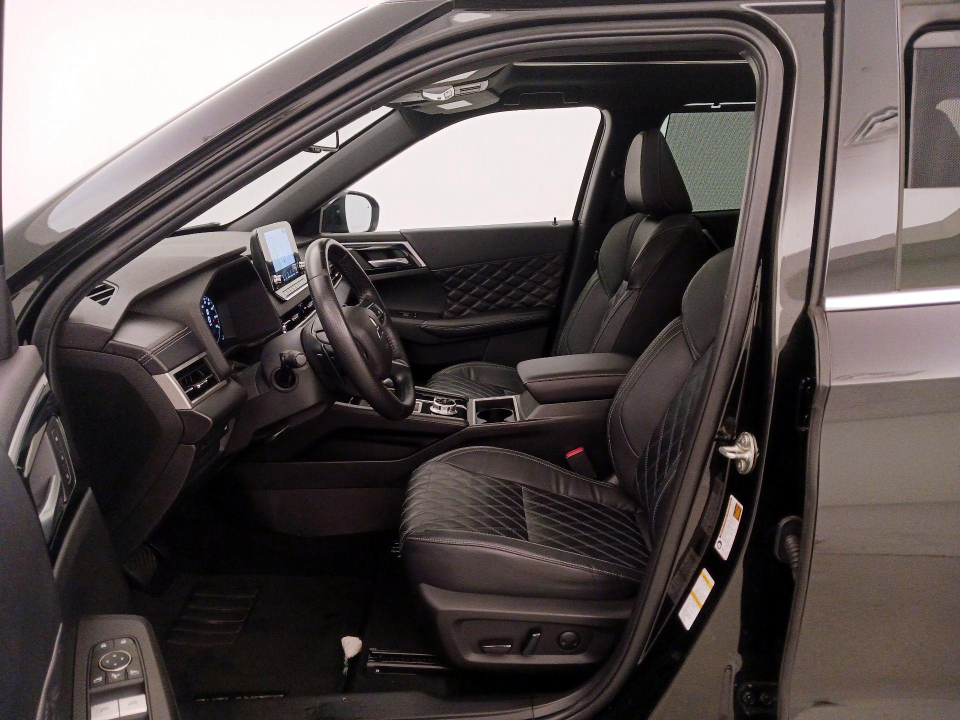 Thumbnail: 2023 Mitsubishi Outlander - 11