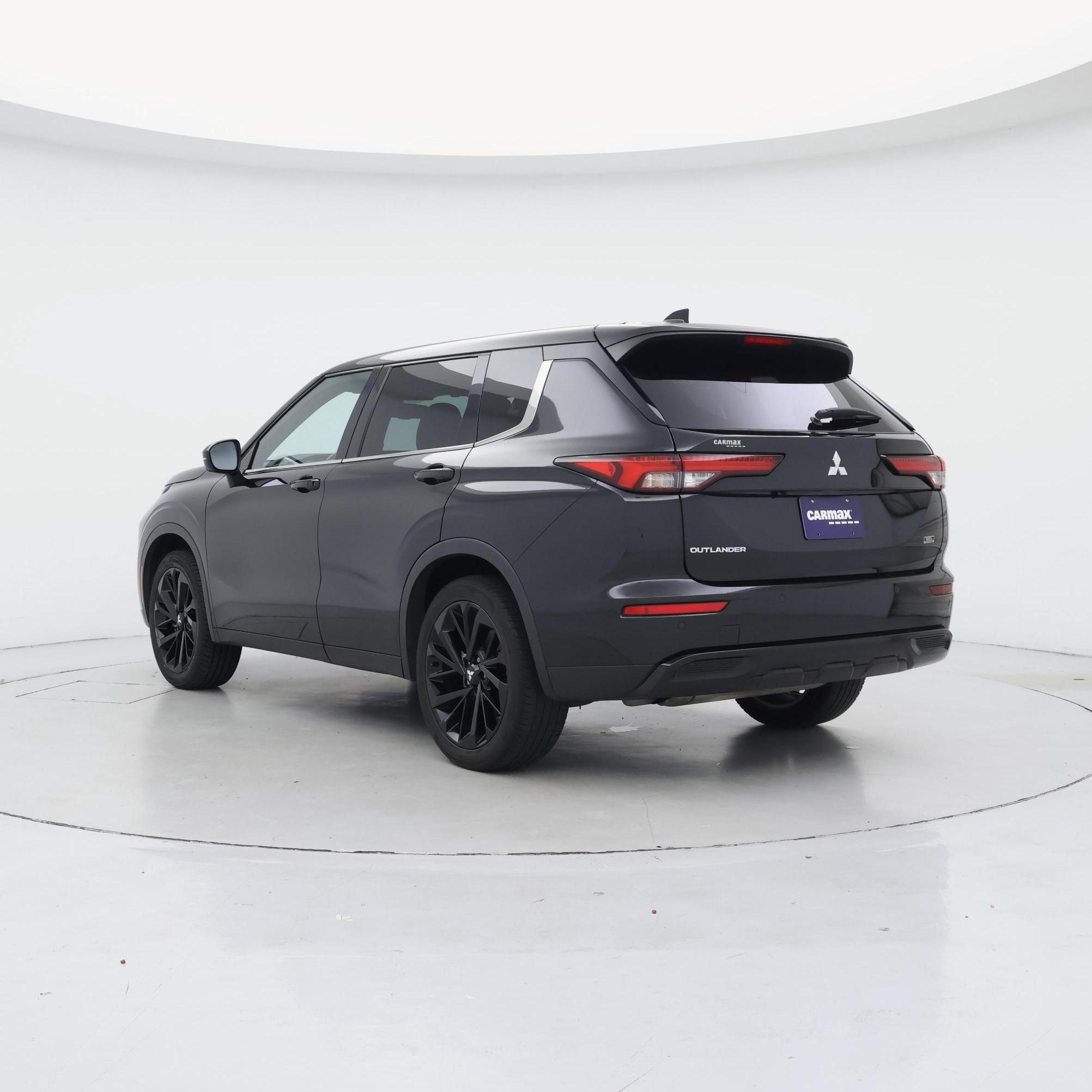 Thumbnail: 2023 Mitsubishi Outlander - 2