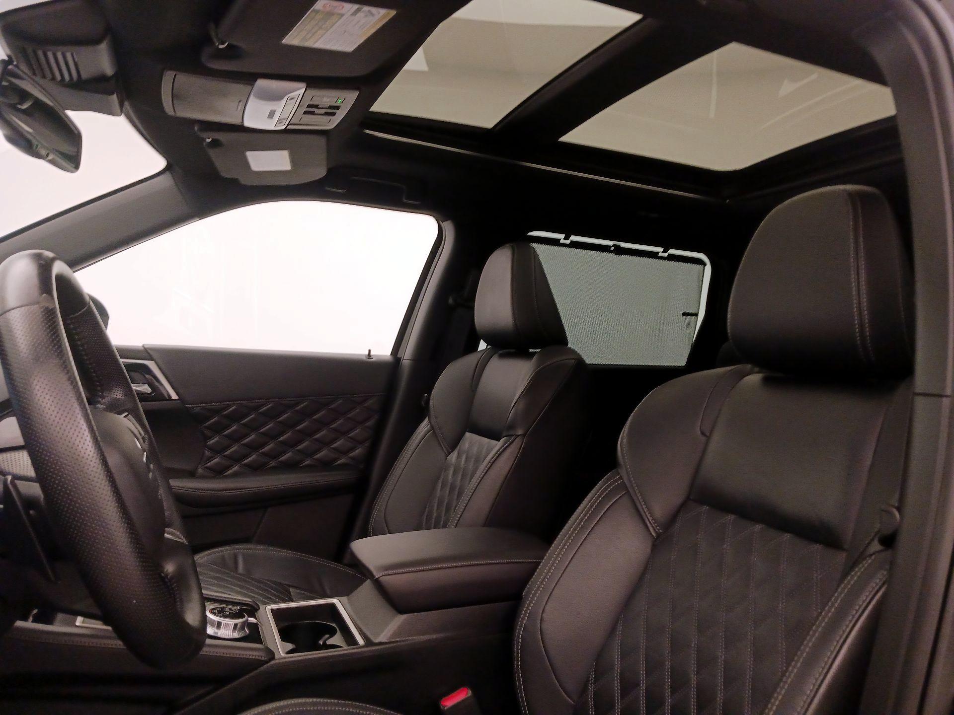 Thumbnail: 2023 Mitsubishi Outlander - 20