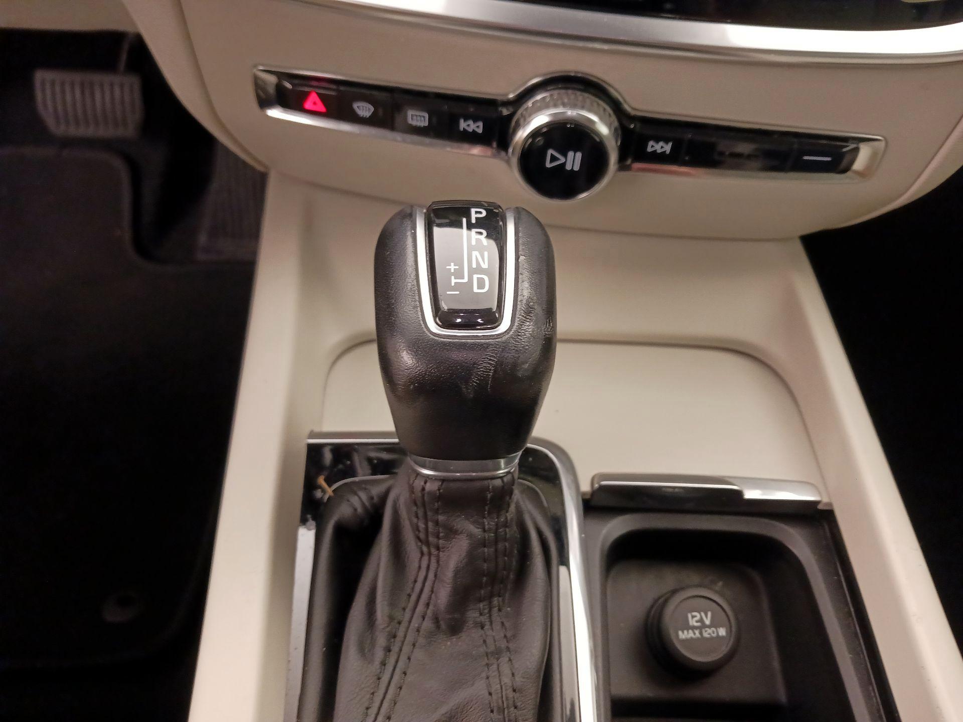 Thumbnail: 2020 Volvo S60 - 18