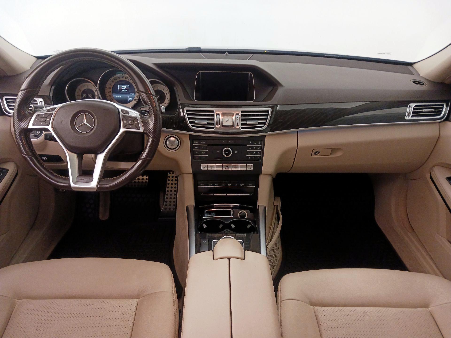 Thumbnail: 2016 Mercedes-Benz E-Class - 9