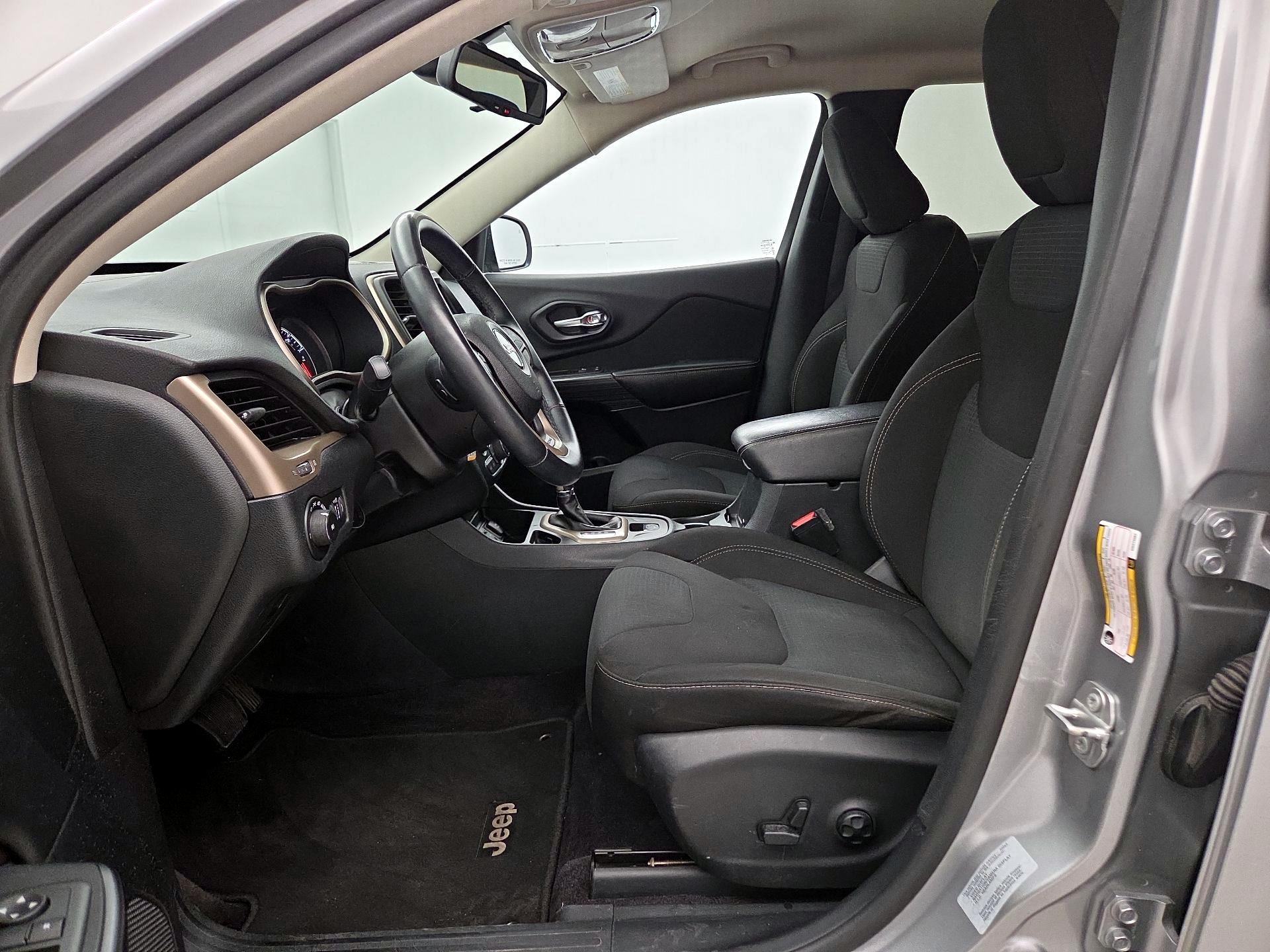 Thumbnail: 2016 Jeep Cherokee - 11