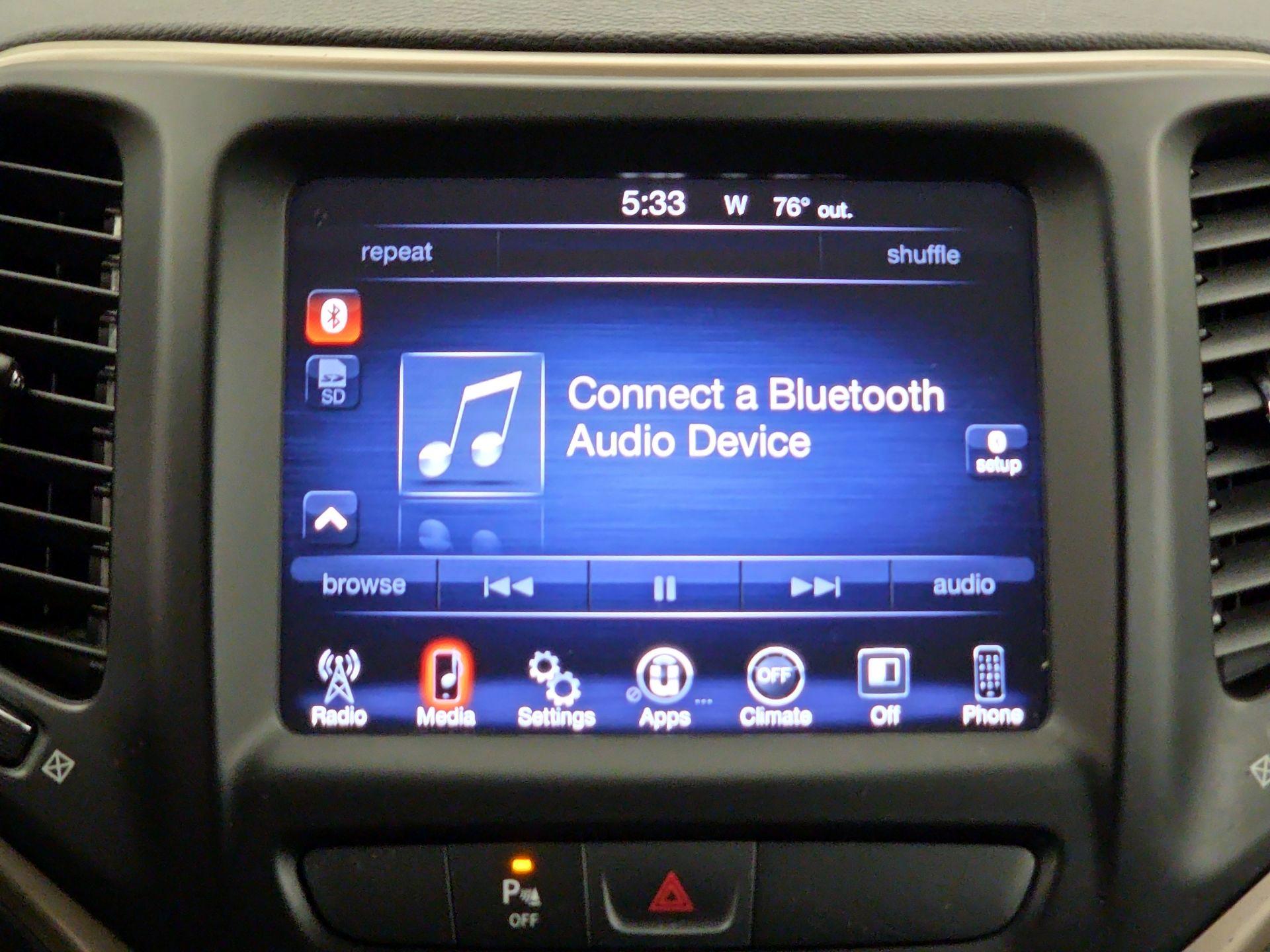 Thumbnail: 2016 Jeep Cherokee - 15