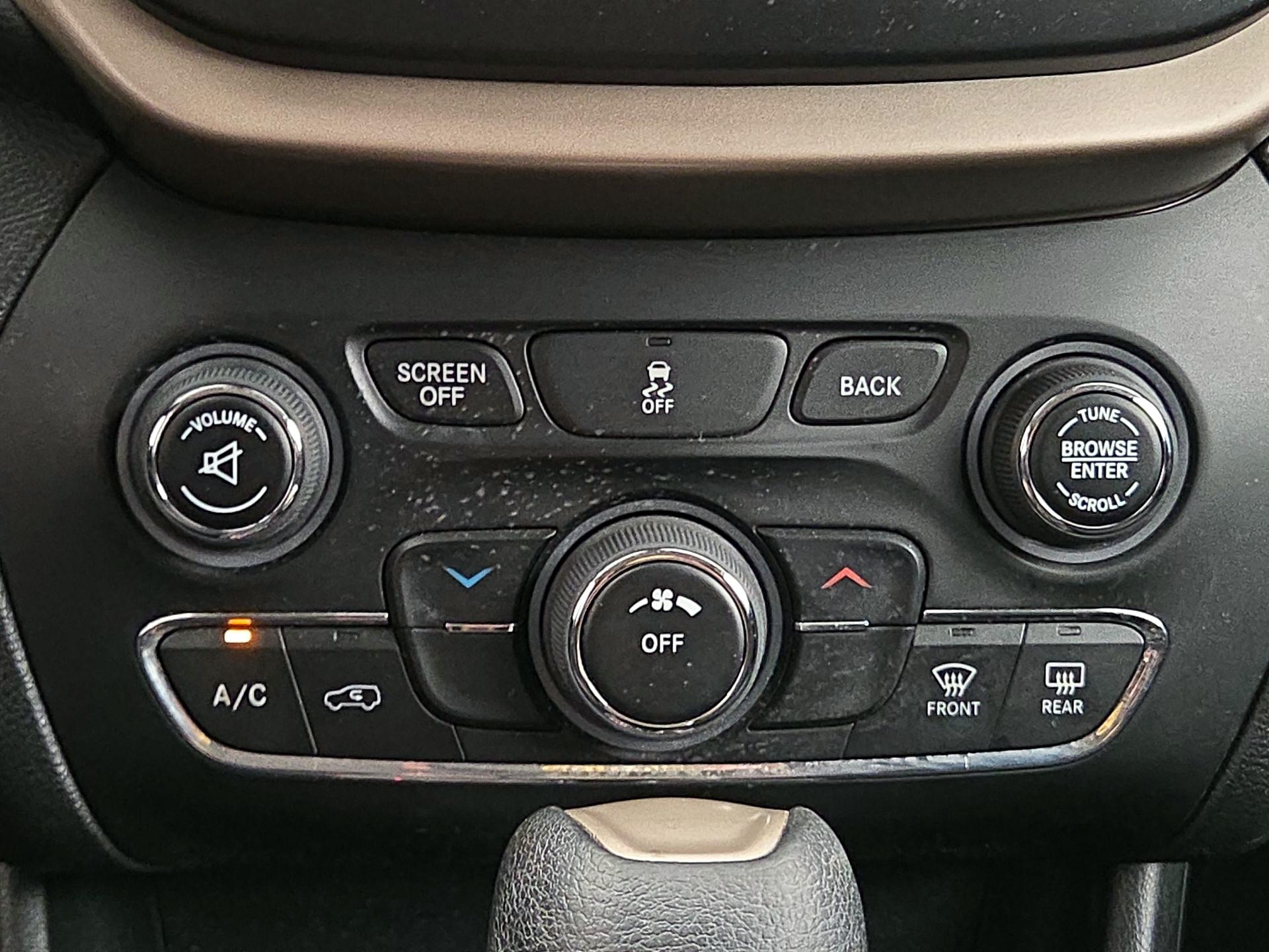 Thumbnail: 2016 Jeep Cherokee - 16