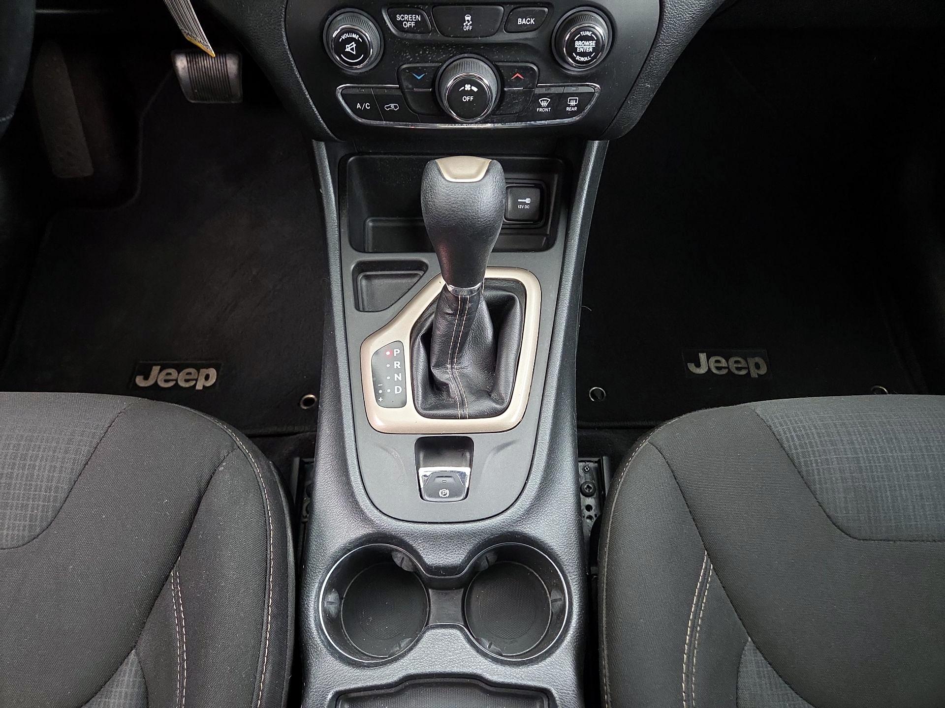 Thumbnail: 2016 Jeep Cherokee - 17