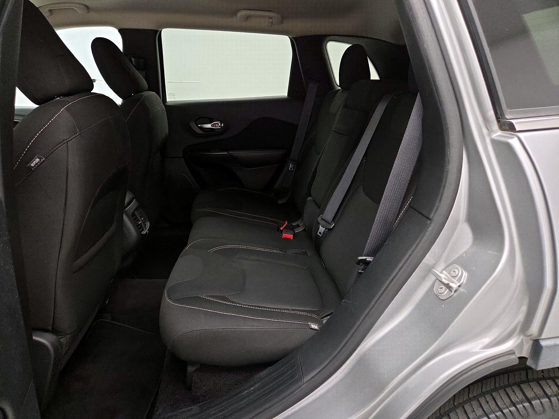 Thumbnail: 2016 Jeep Cherokee - 19