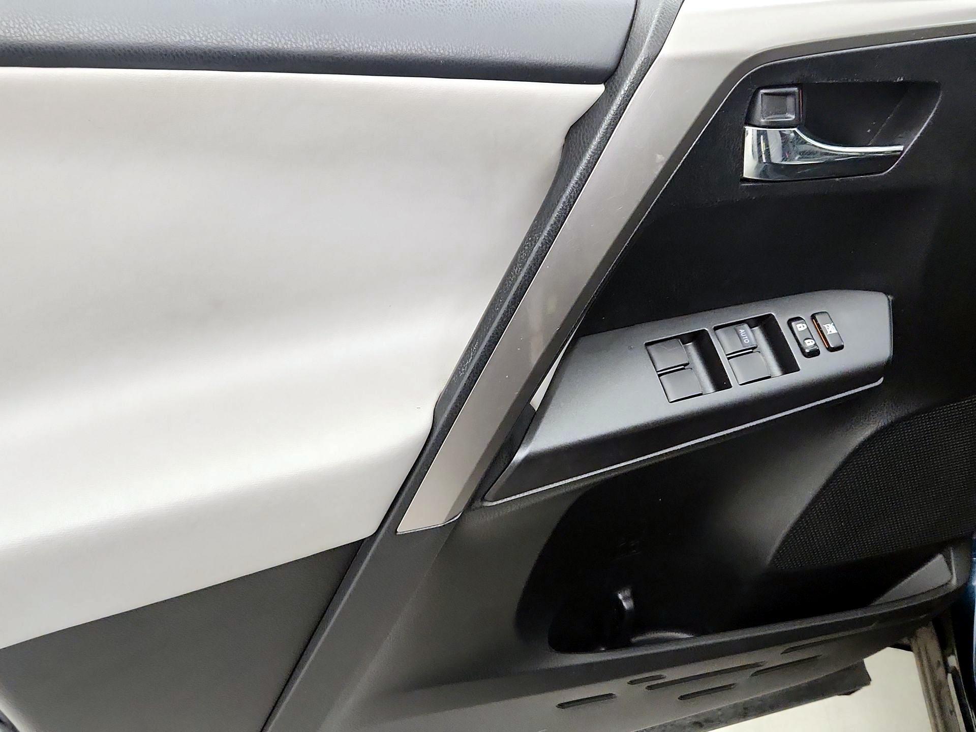 Thumbnail: 2017 Toyota RAV4 - 12