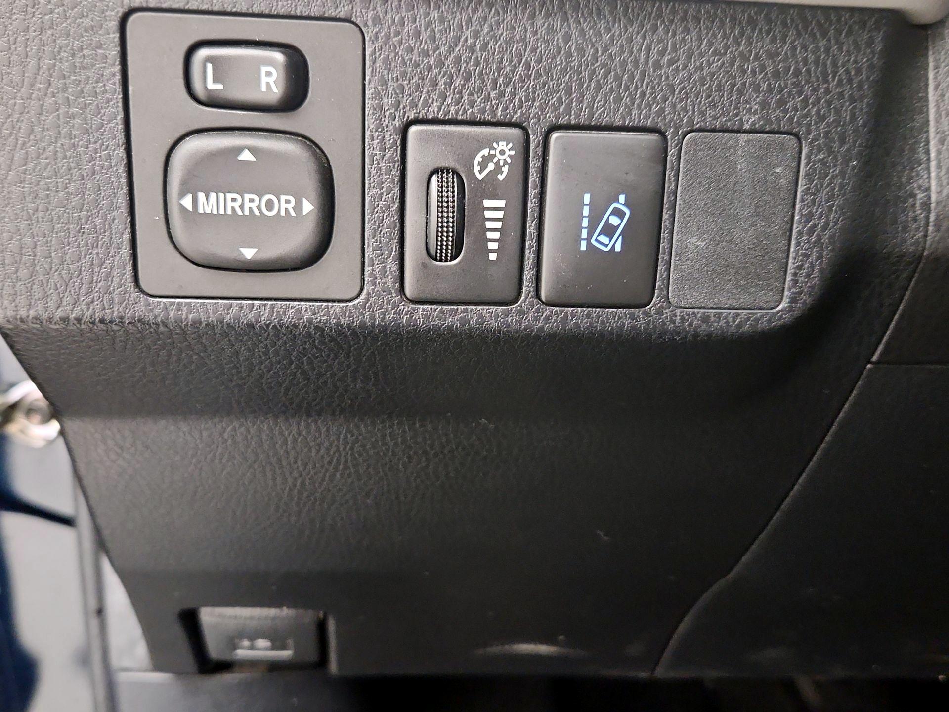 Thumbnail: 2017 Toyota RAV4 - 13