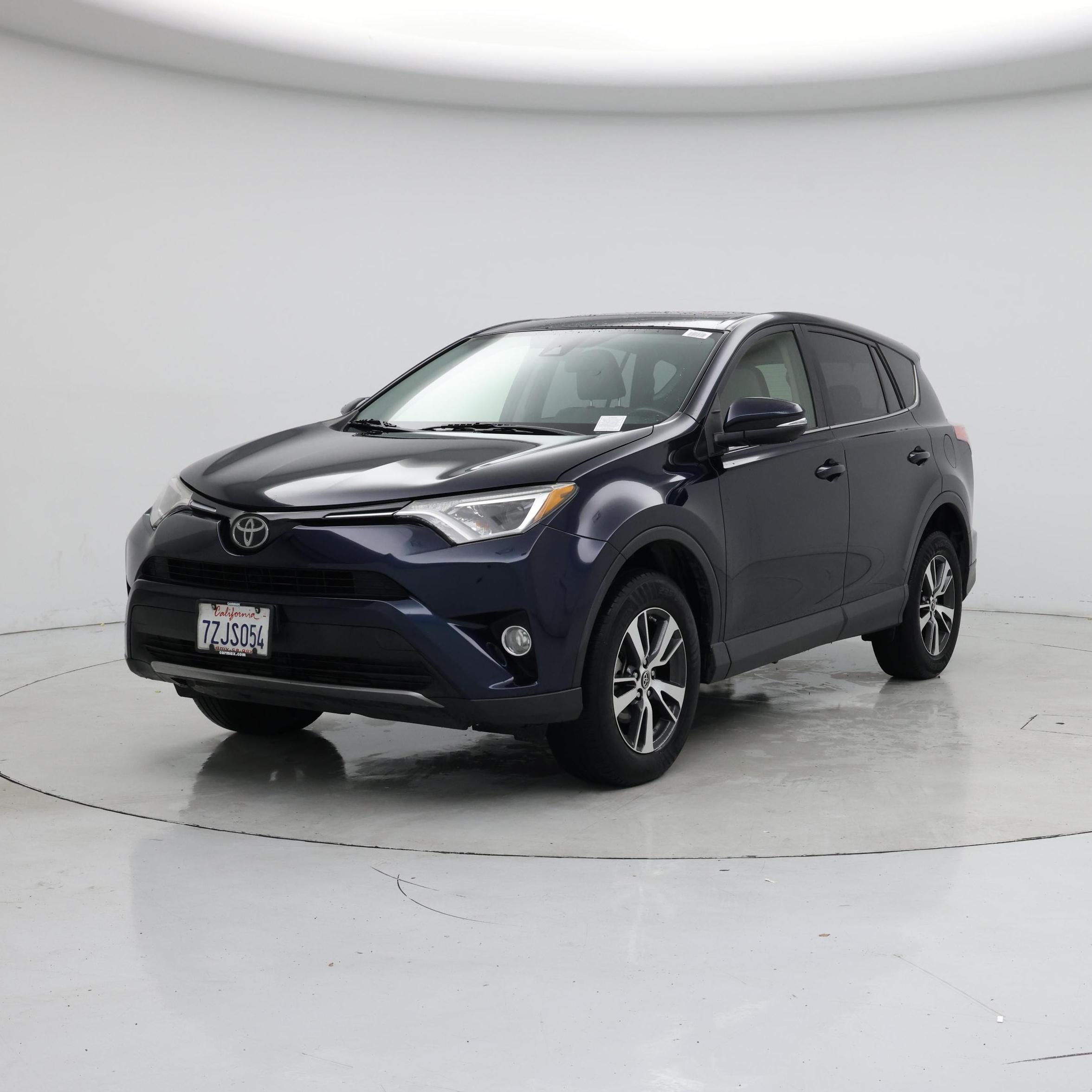 Thumbnail: 2017 Toyota RAV4 - 4