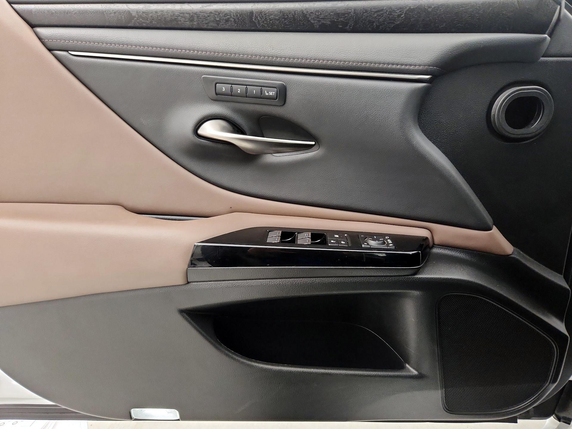 Thumbnail: 2022 Lexus ES - 12