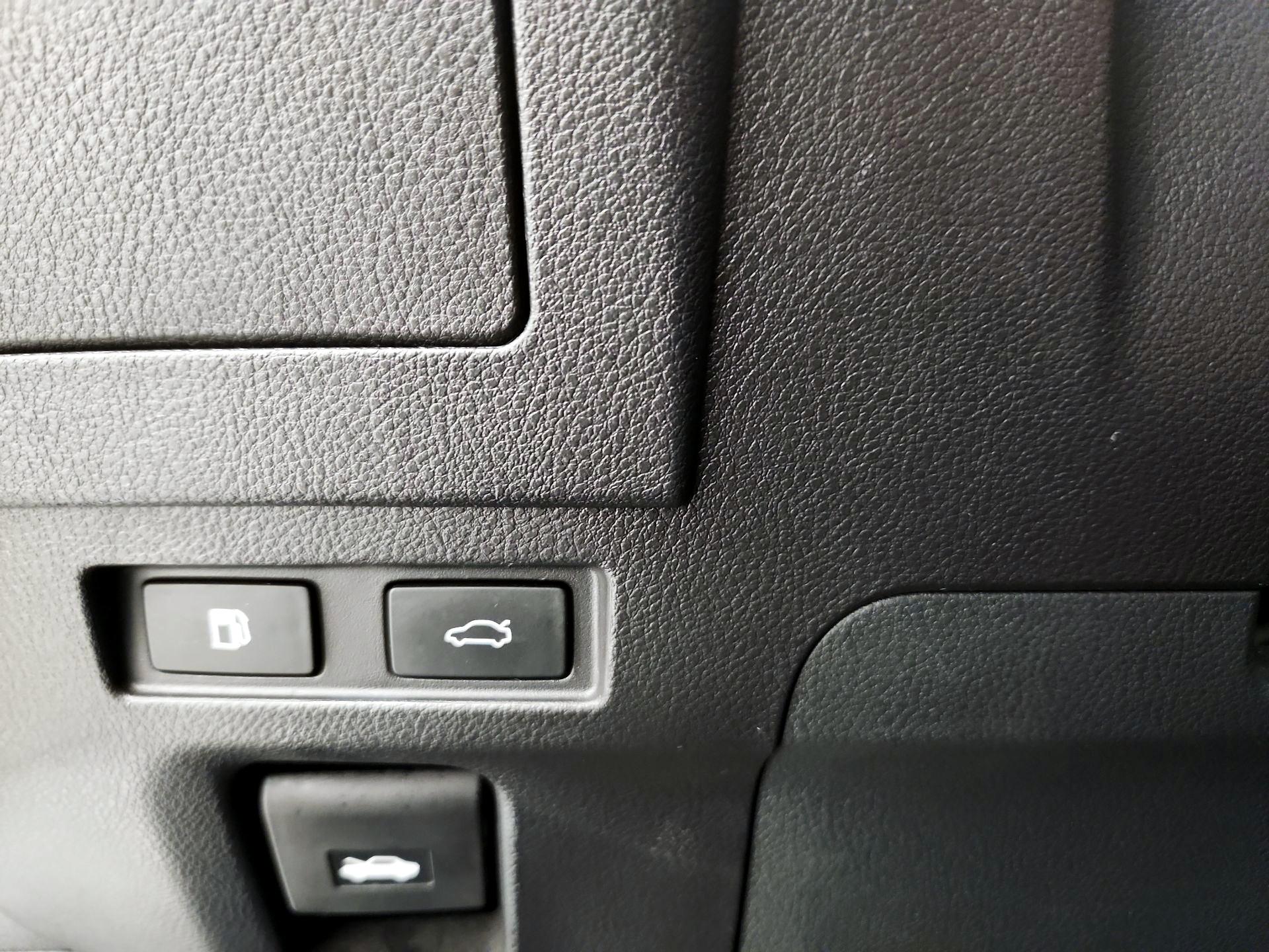 Thumbnail: 2022 Lexus ES - 13