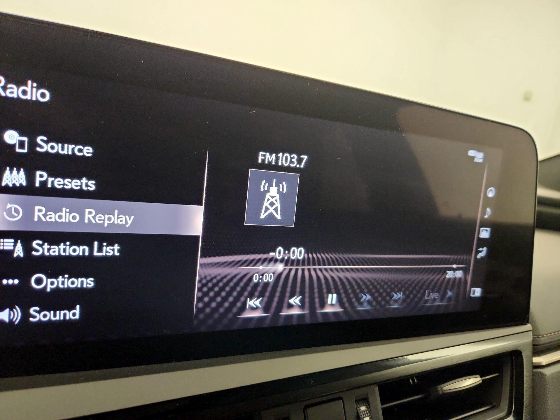 Thumbnail: 2022 Lexus ES - 15