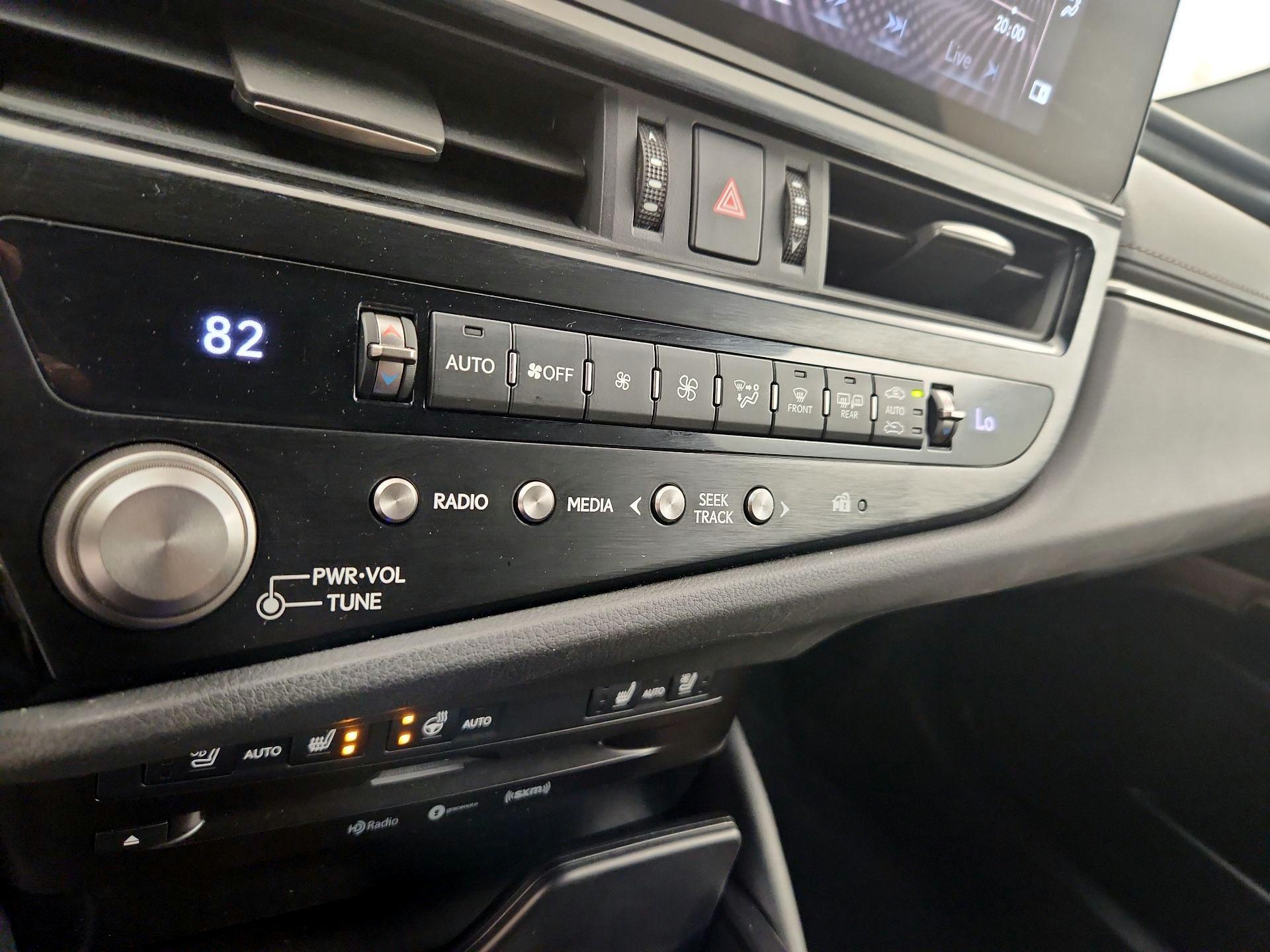 Thumbnail: 2022 Lexus ES - 16