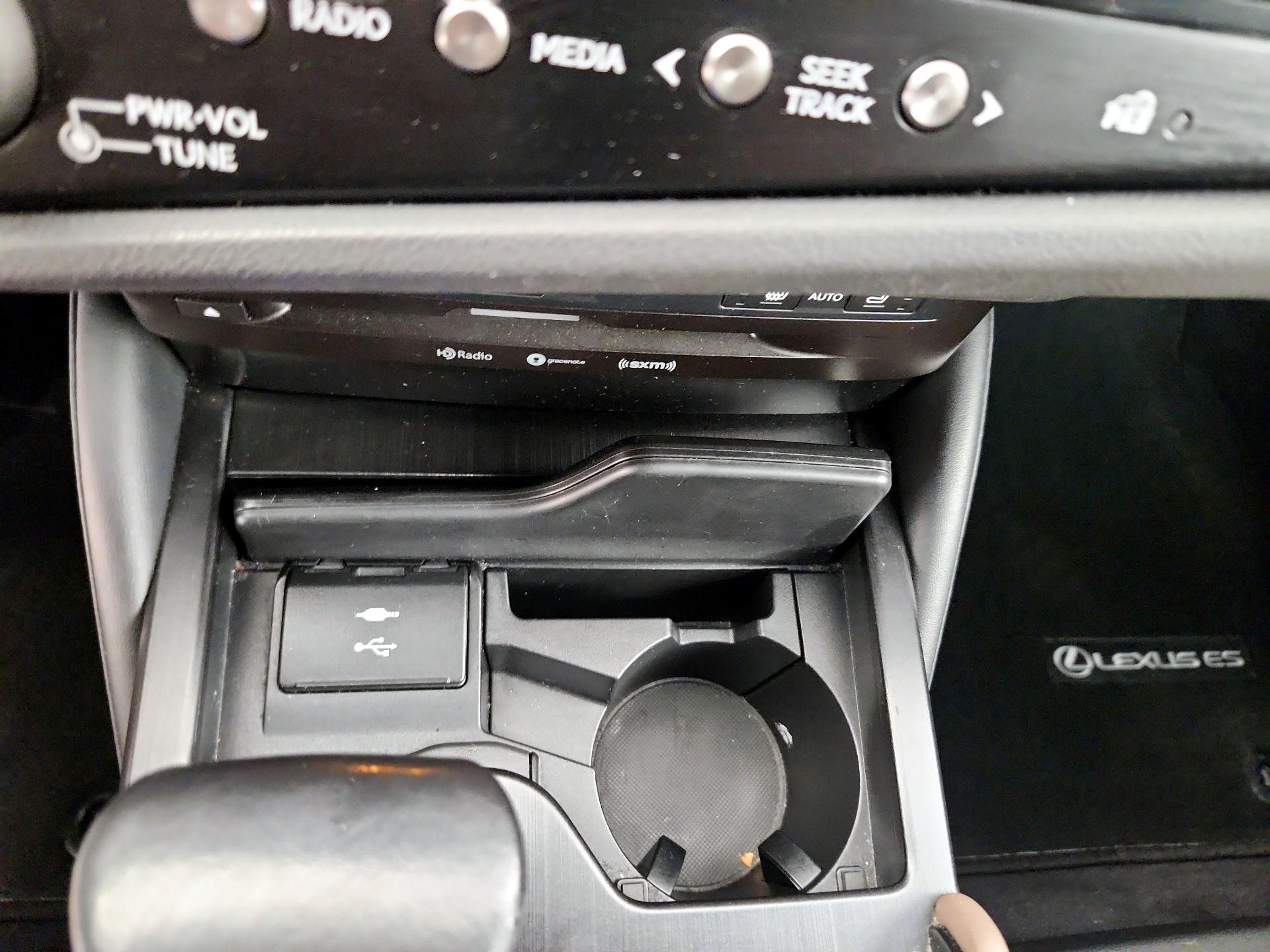 Thumbnail: 2022 Lexus ES - 18