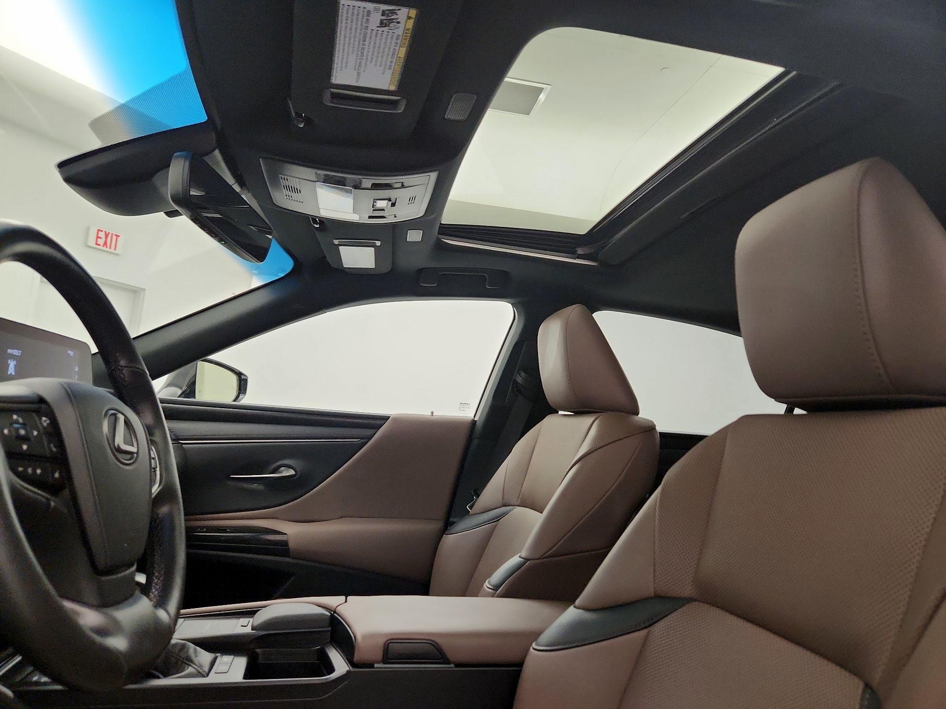 Thumbnail: 2022 Lexus ES - 19