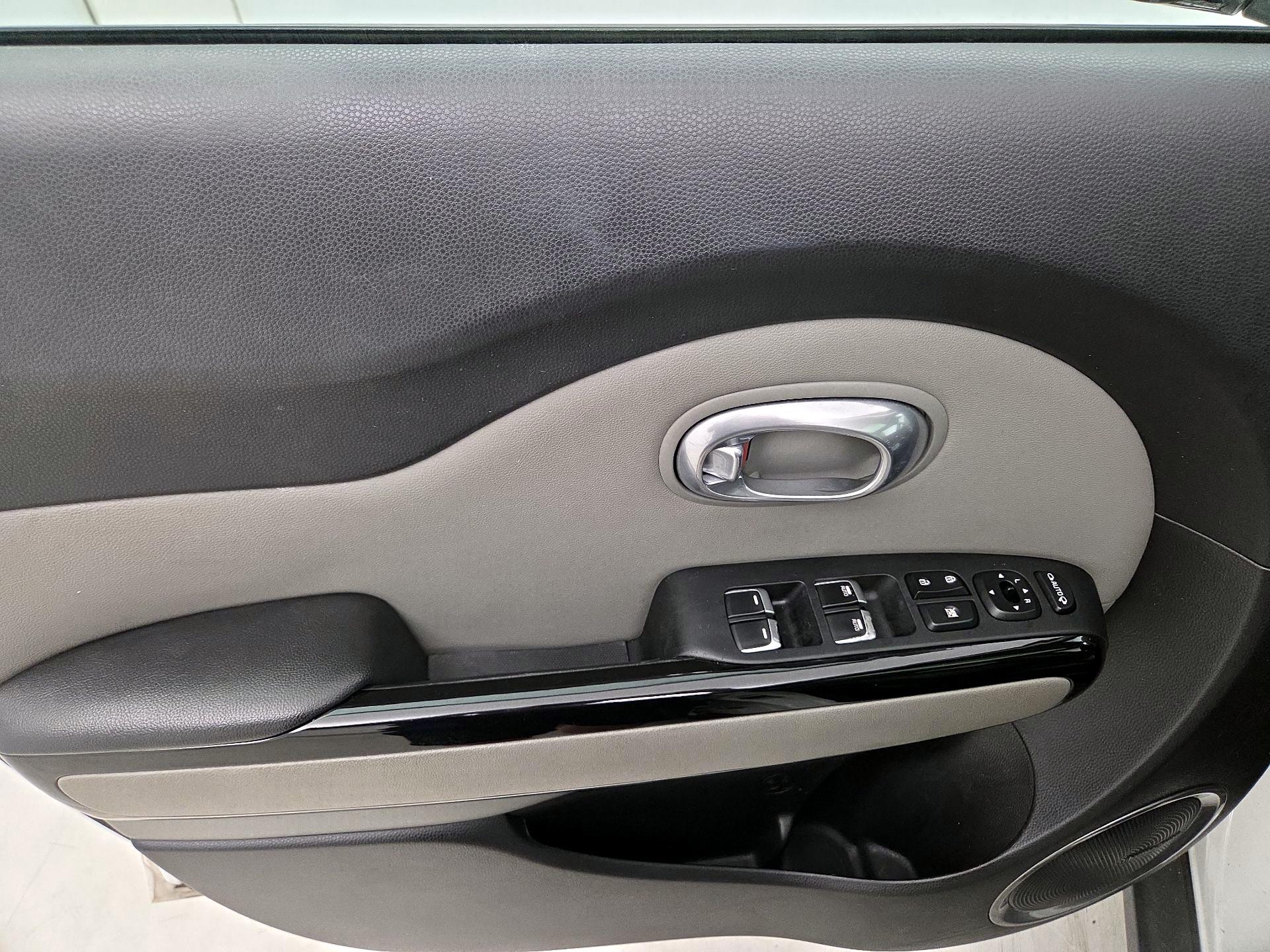 Thumbnail: 2017 Kia Soul - 12