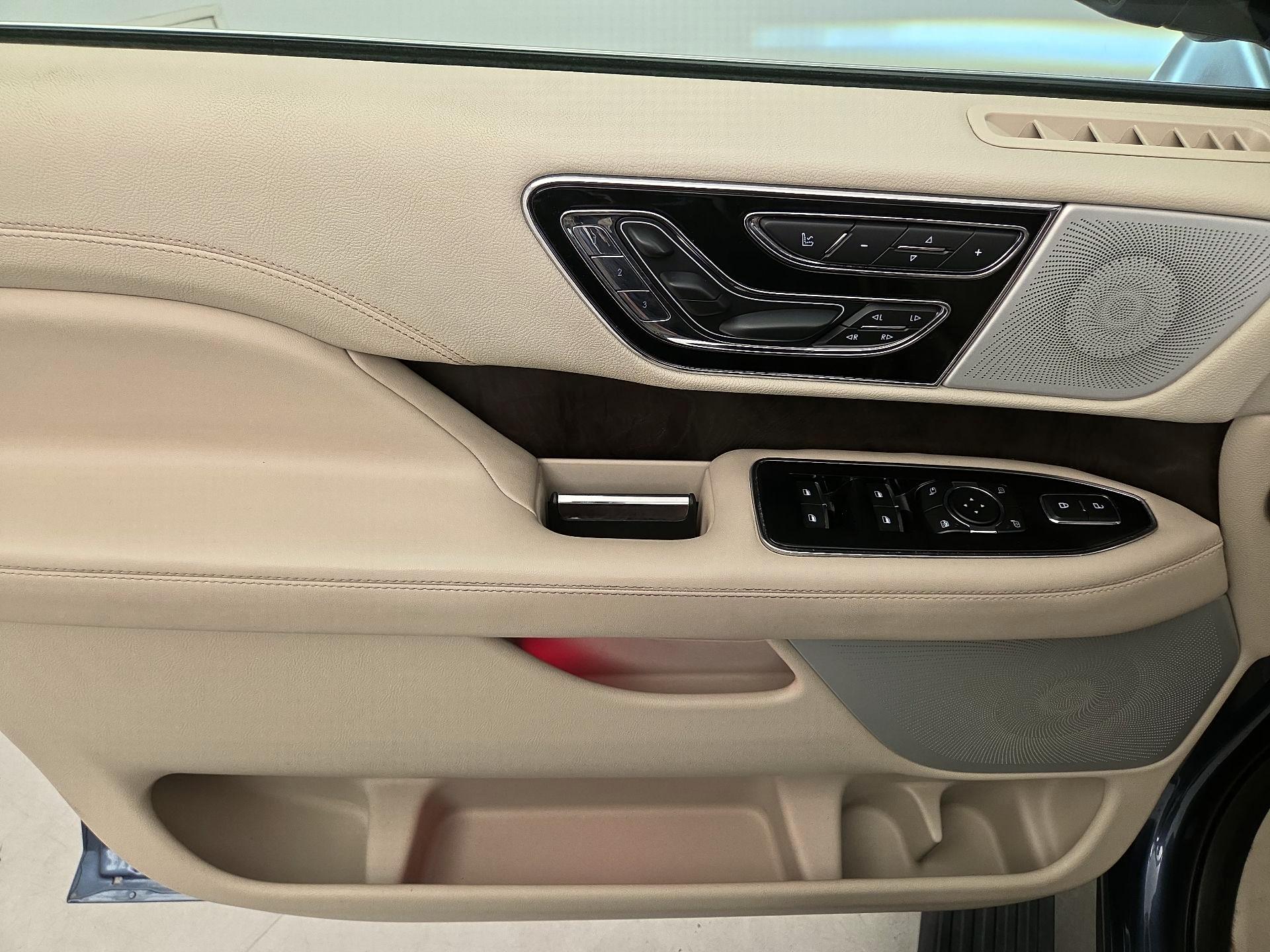 Thumbnail: 2018 Lincoln Navigator - 12