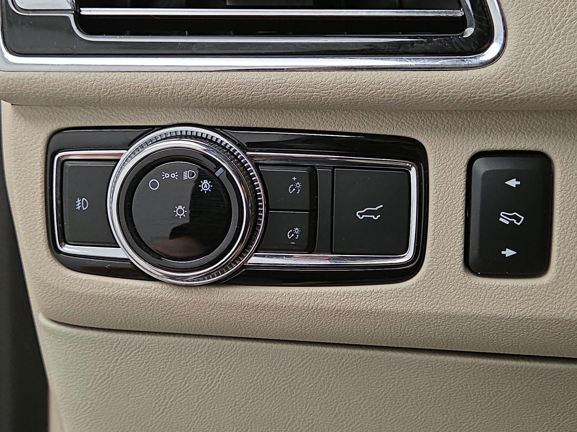 Thumbnail: 2018 Lincoln Navigator - 13