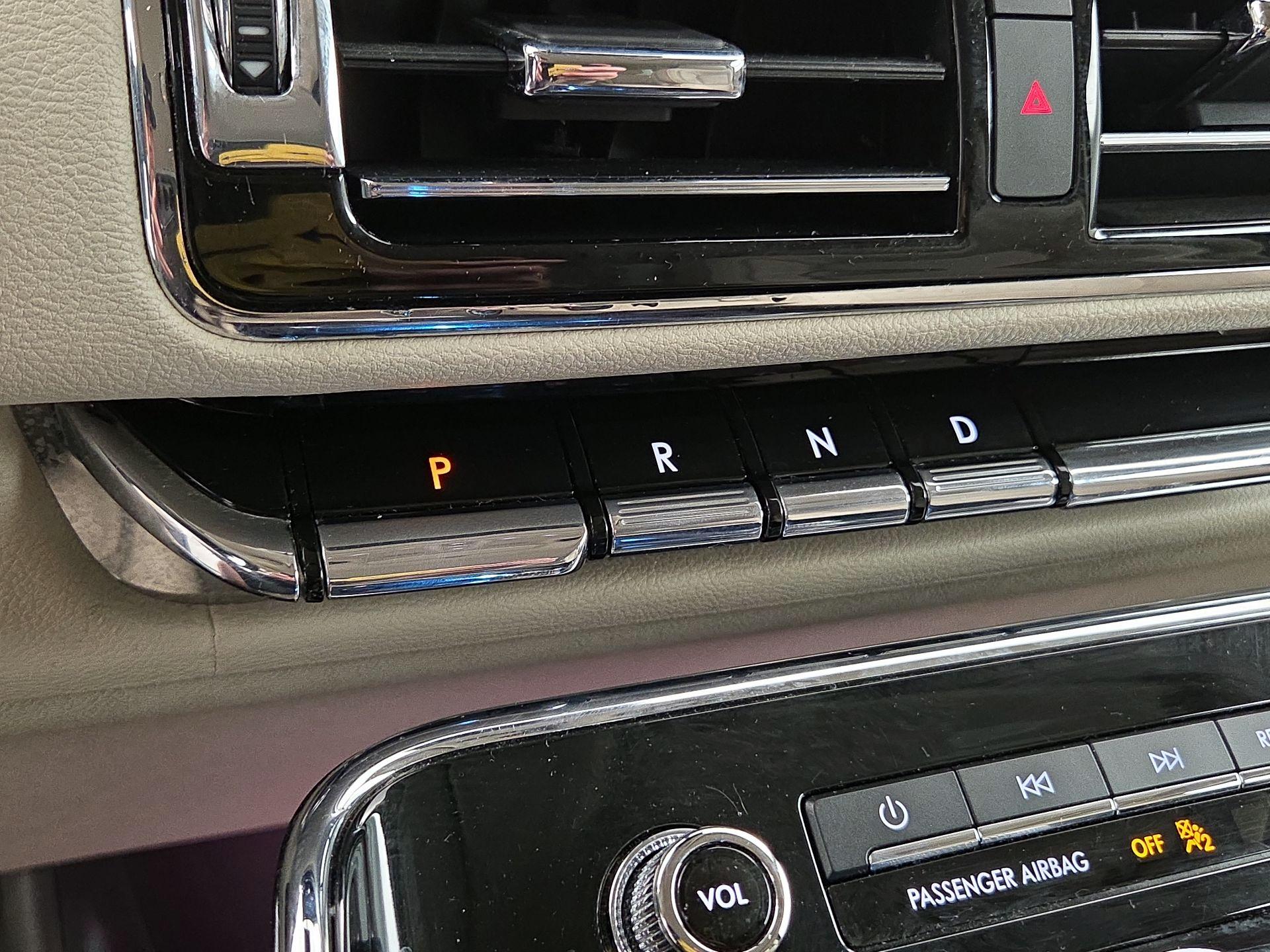 Thumbnail: 2018 Lincoln Navigator - 18