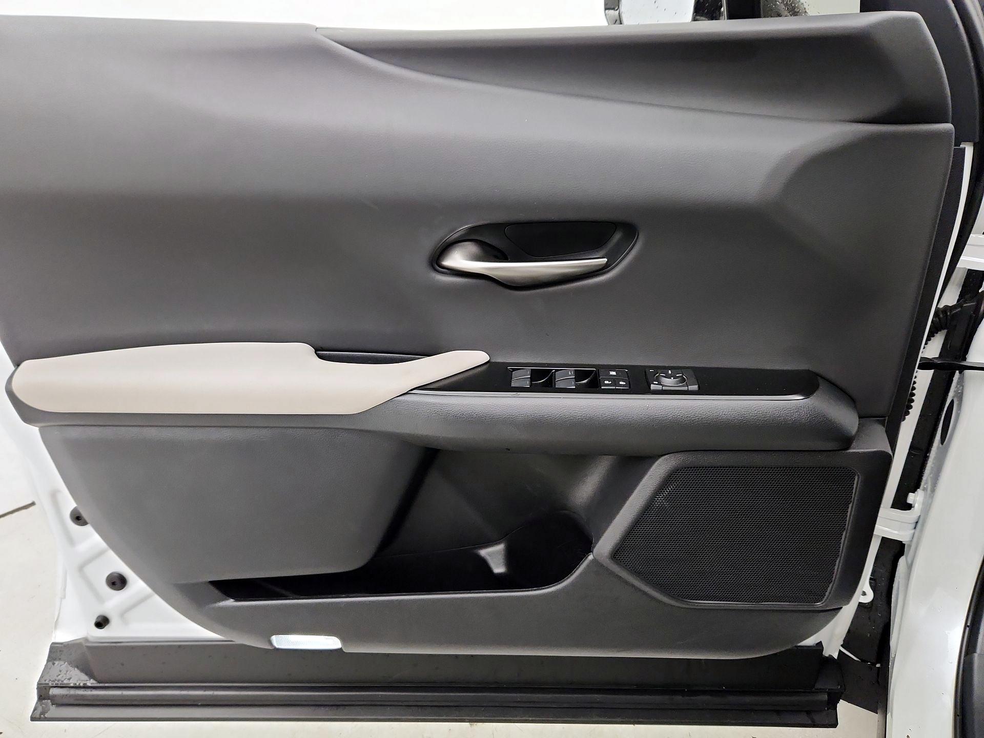 Thumbnail: 2024 Lexus UX - 12