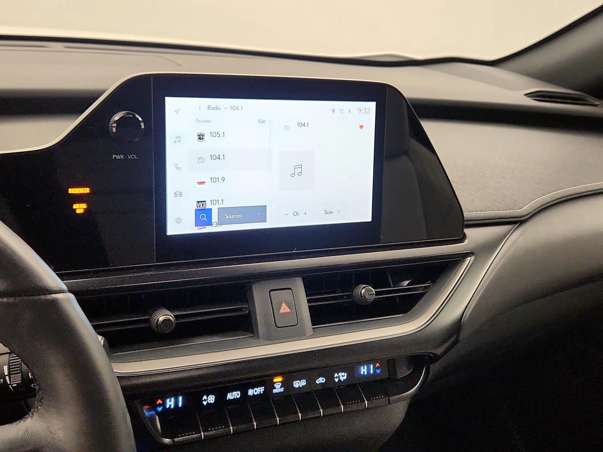 Thumbnail: 2024 Lexus UX - 15