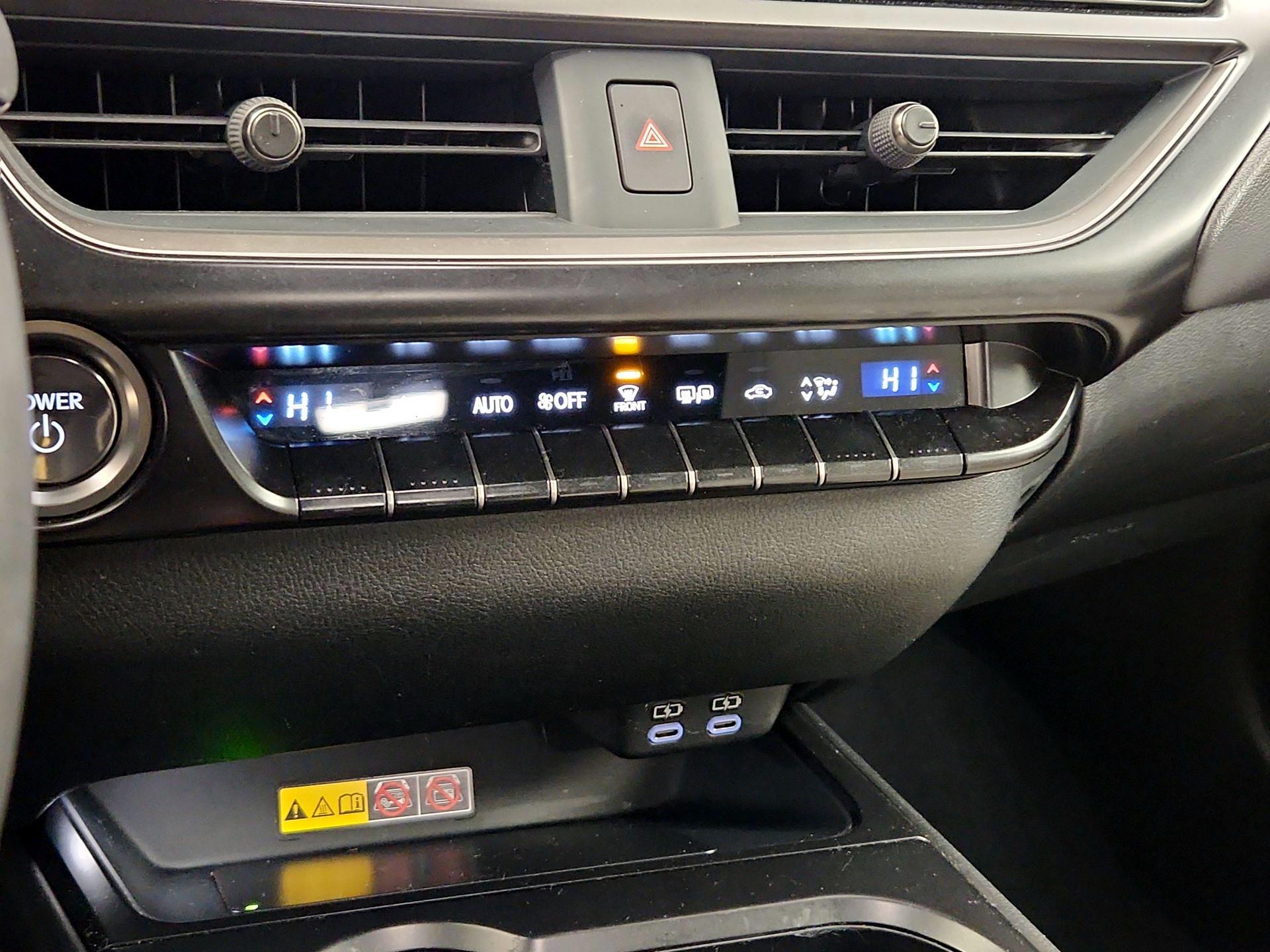 Thumbnail: 2024 Lexus UX - 16