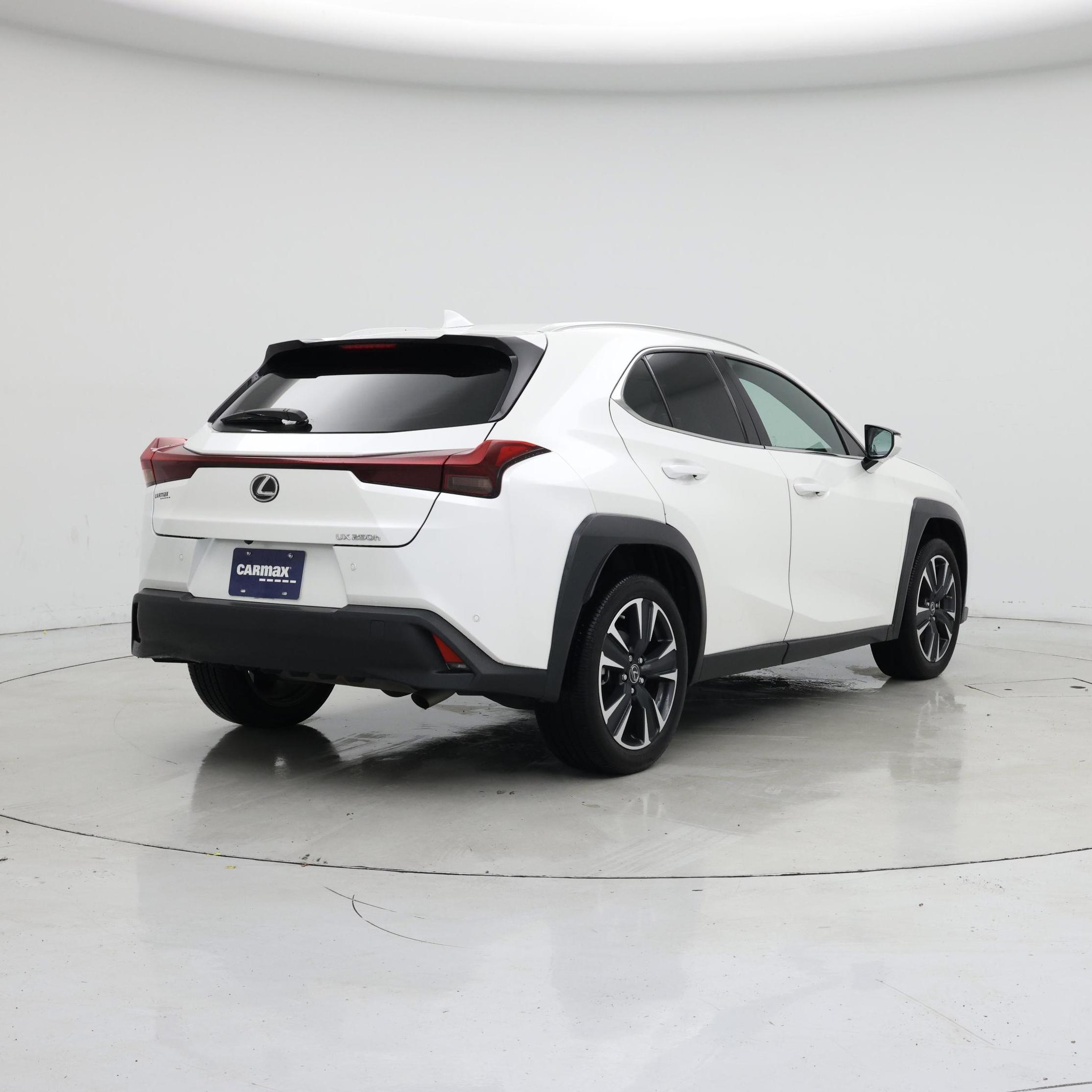 Thumbnail: 2024 Lexus UX - 8