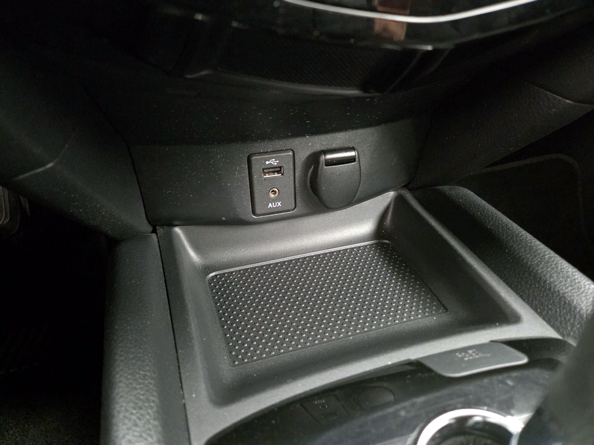 Thumbnail: 2016 Nissan Rogue - 16