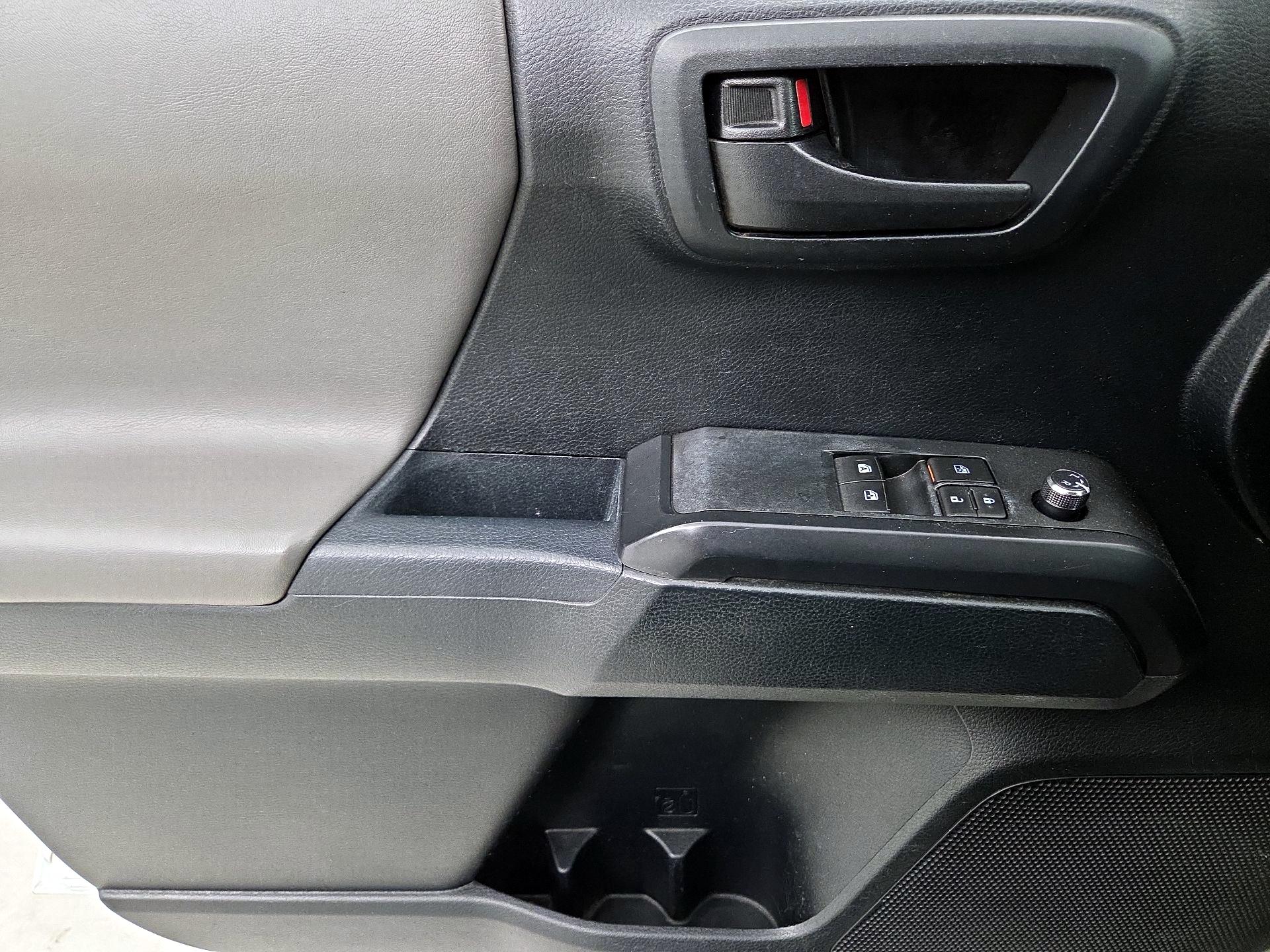 Thumbnail: 2017 Toyota Tacoma - 12