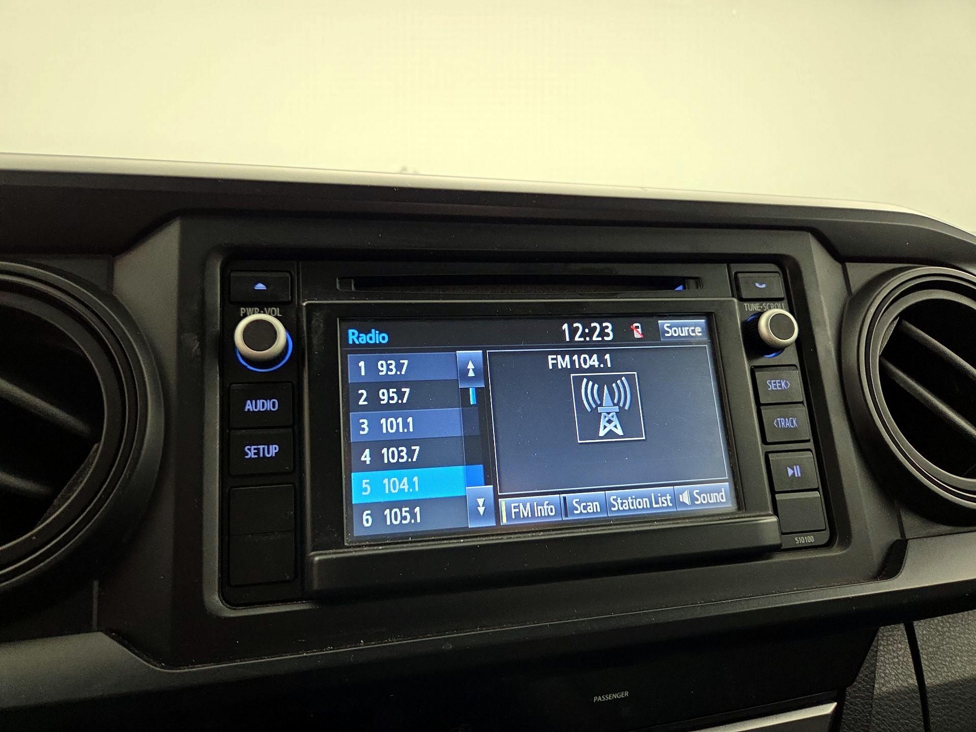 Thumbnail: 2017 Toyota Tacoma - 14