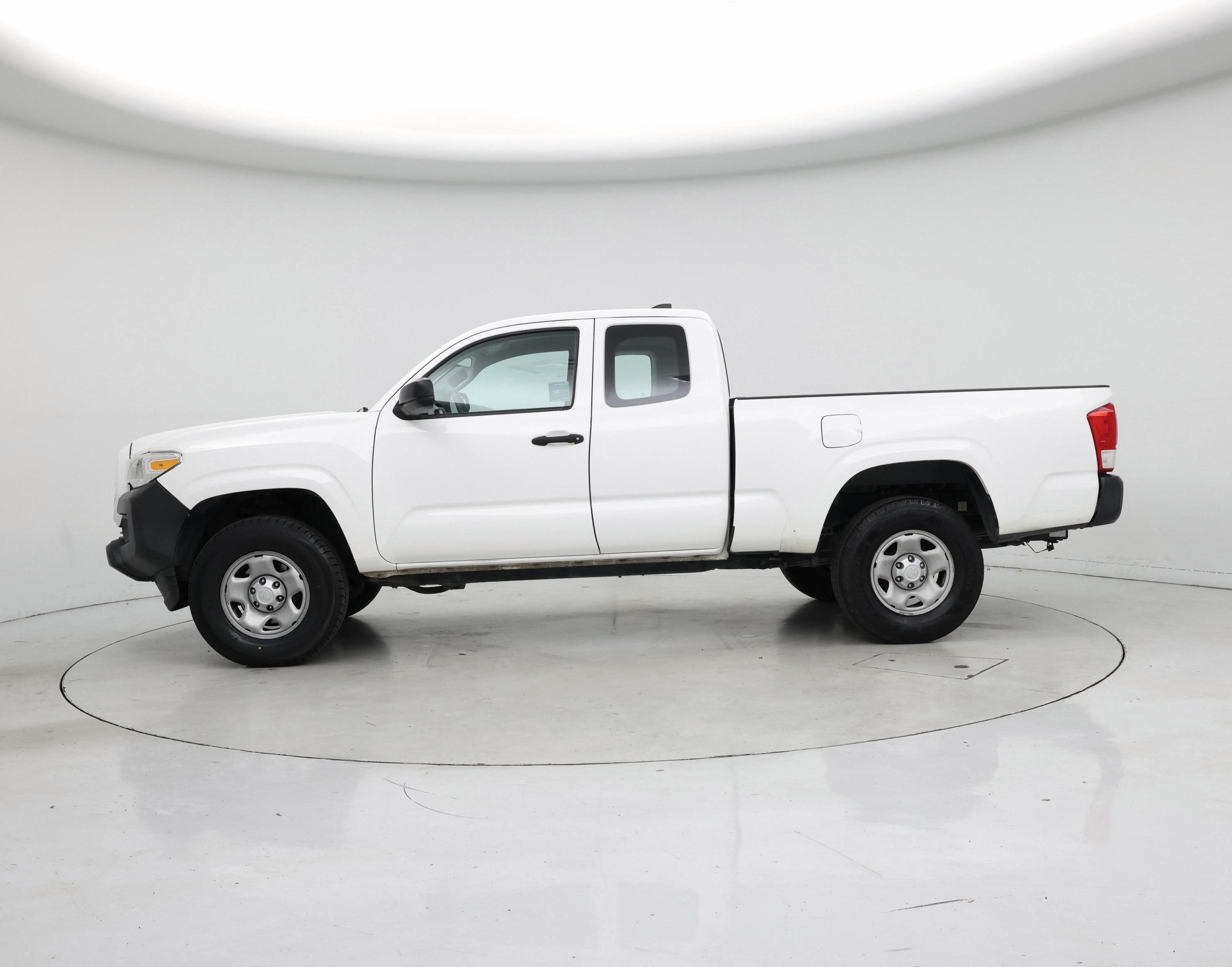 Thumbnail: 2017 Toyota Tacoma - 3