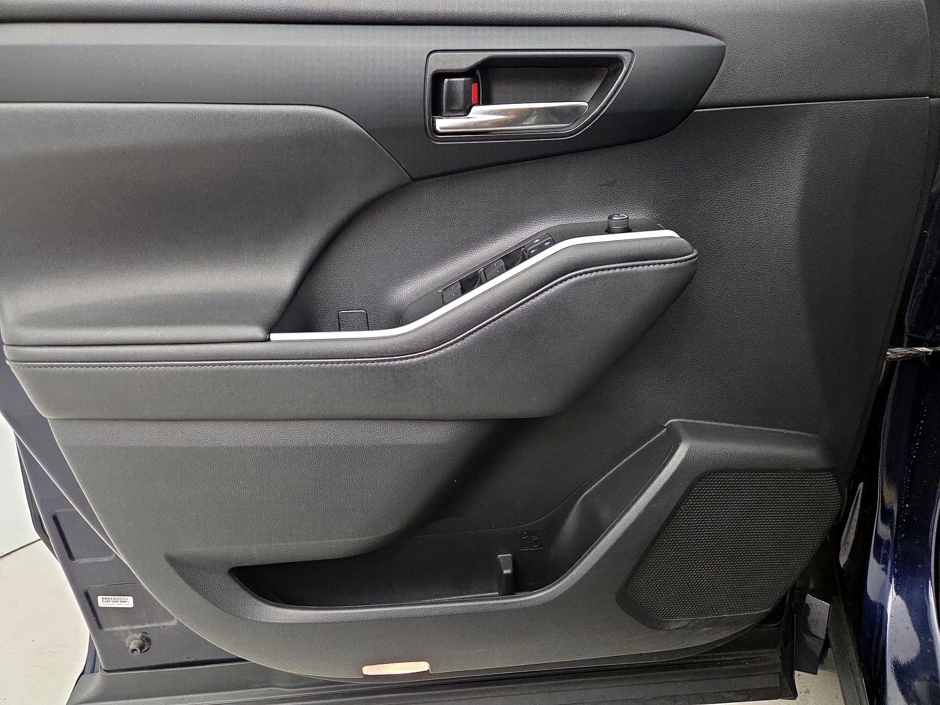 Thumbnail: 2021 Toyota Highlander - 12