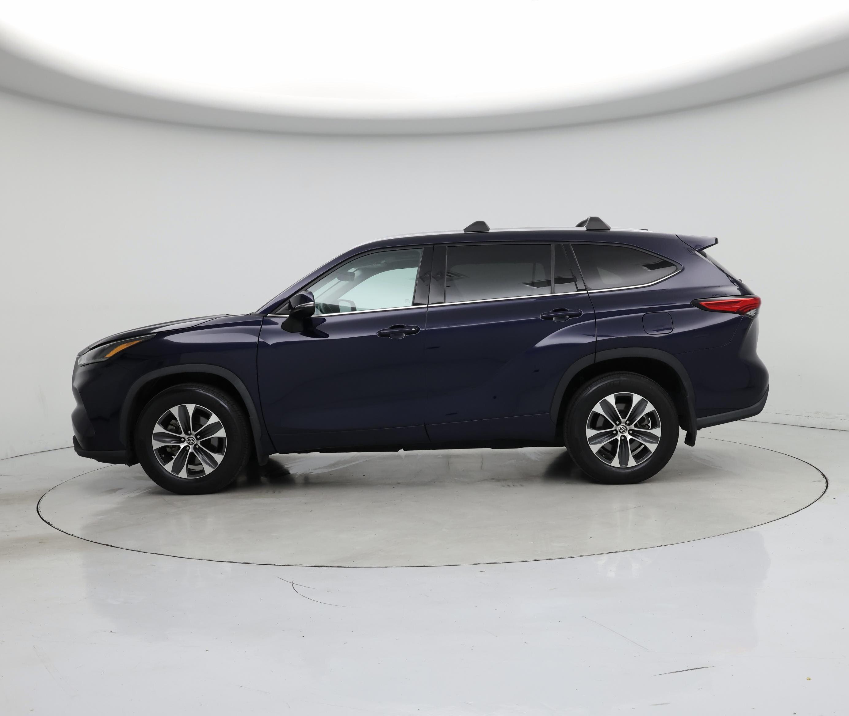 Thumbnail: 2021 Toyota Highlander - 3