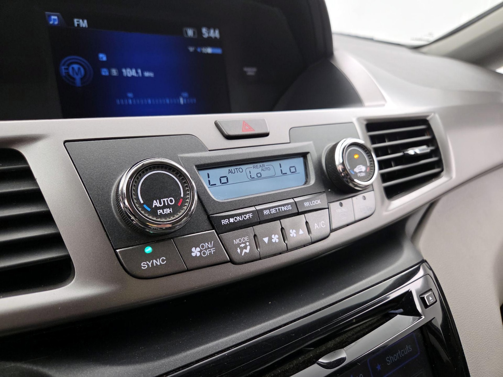 2016 Honda Odyssey SE - Photo 17