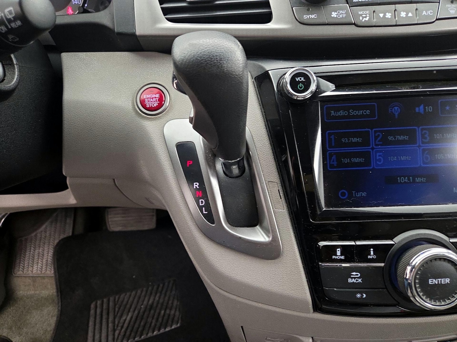 2016 Honda Odyssey SE - Photo 18