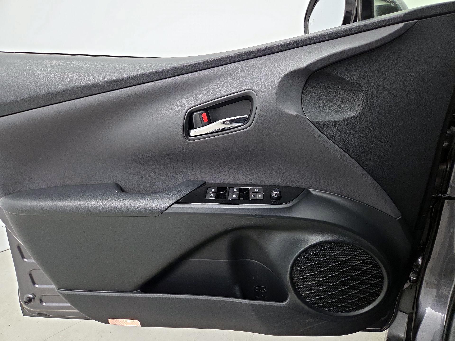 Thumbnail: 2018 Toyota Prius - 12