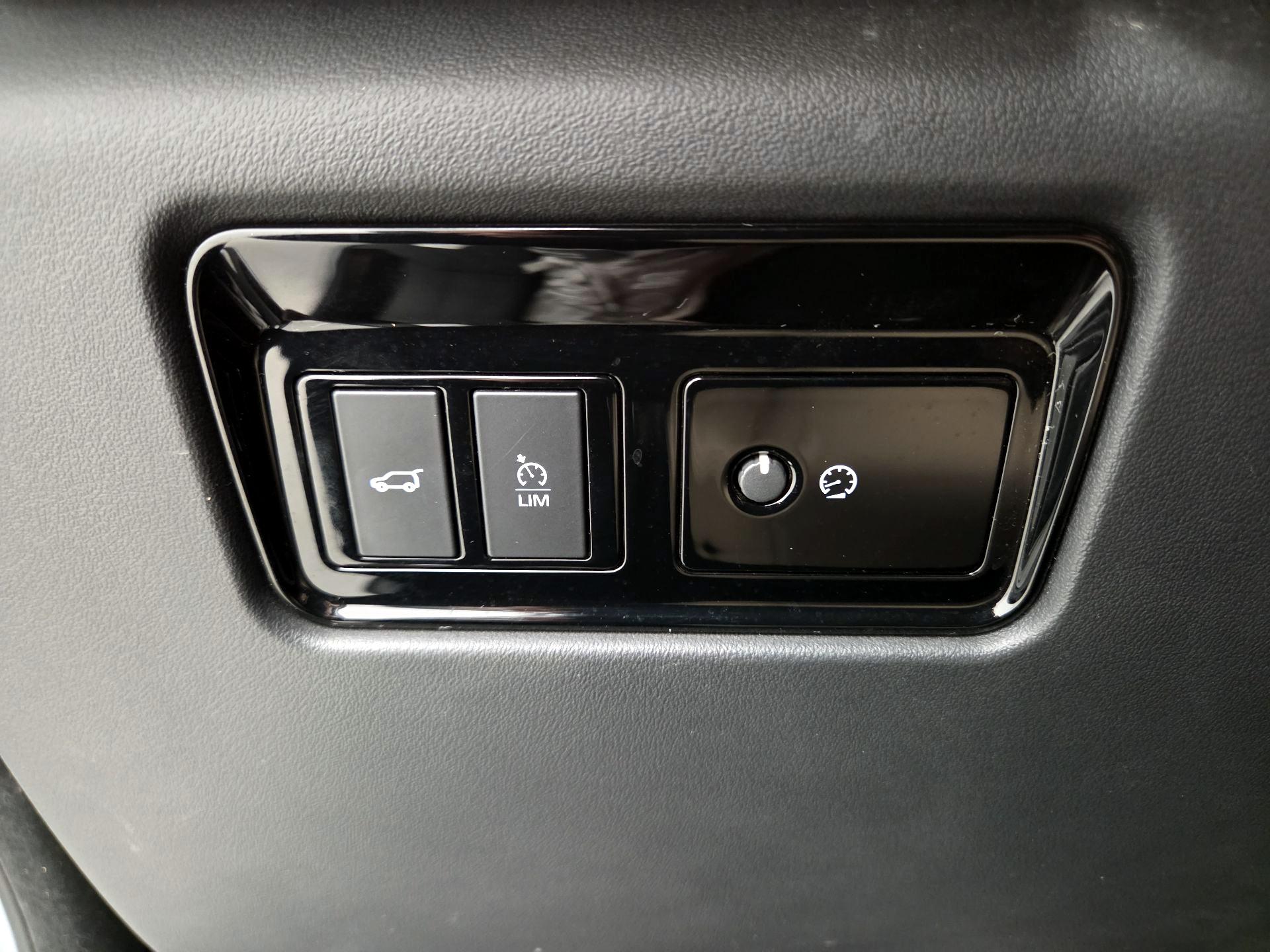 Thumbnail: 2020 Jaguar F-Pace - 13