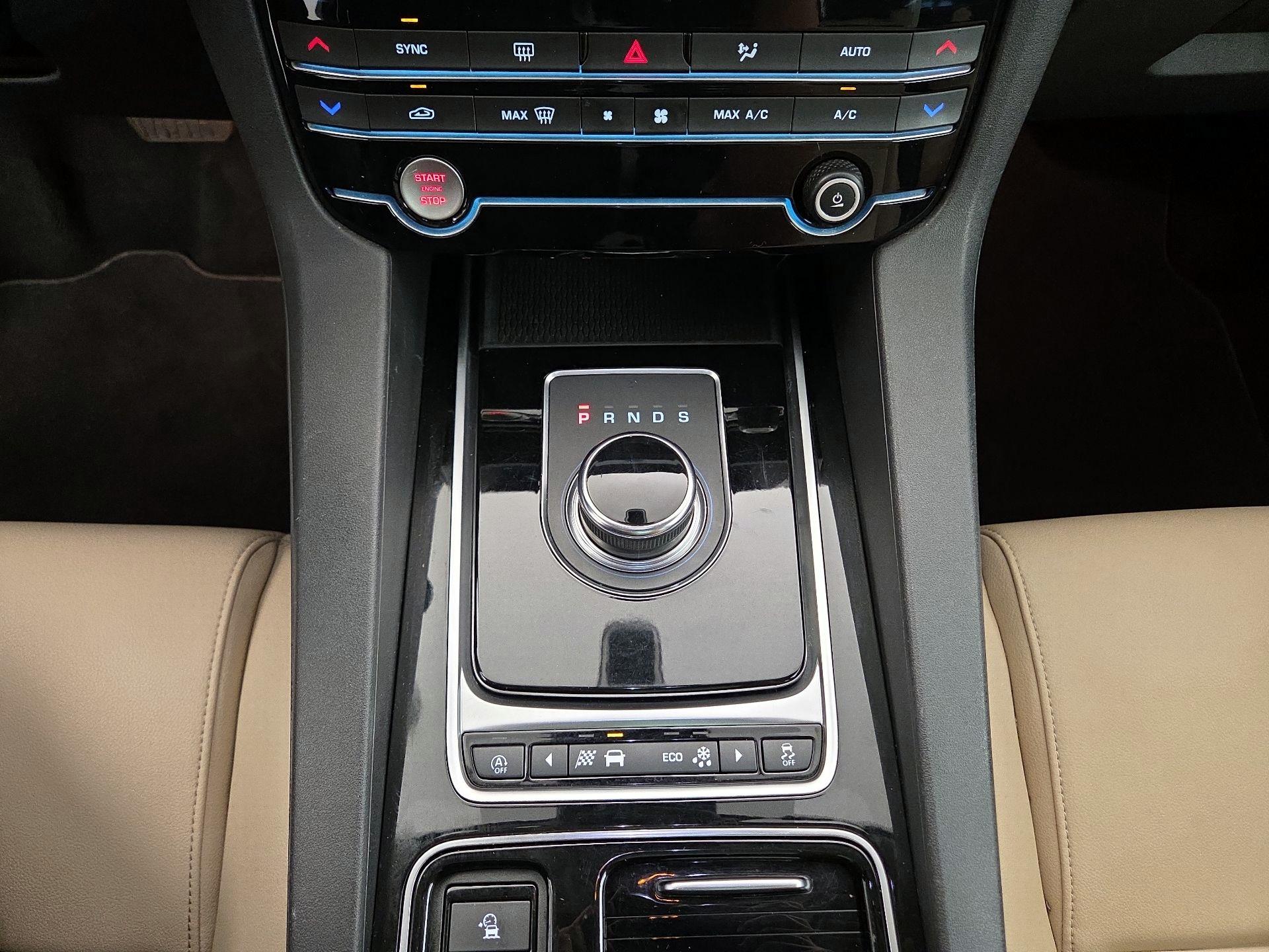 Thumbnail: 2020 Jaguar F-Pace - 17