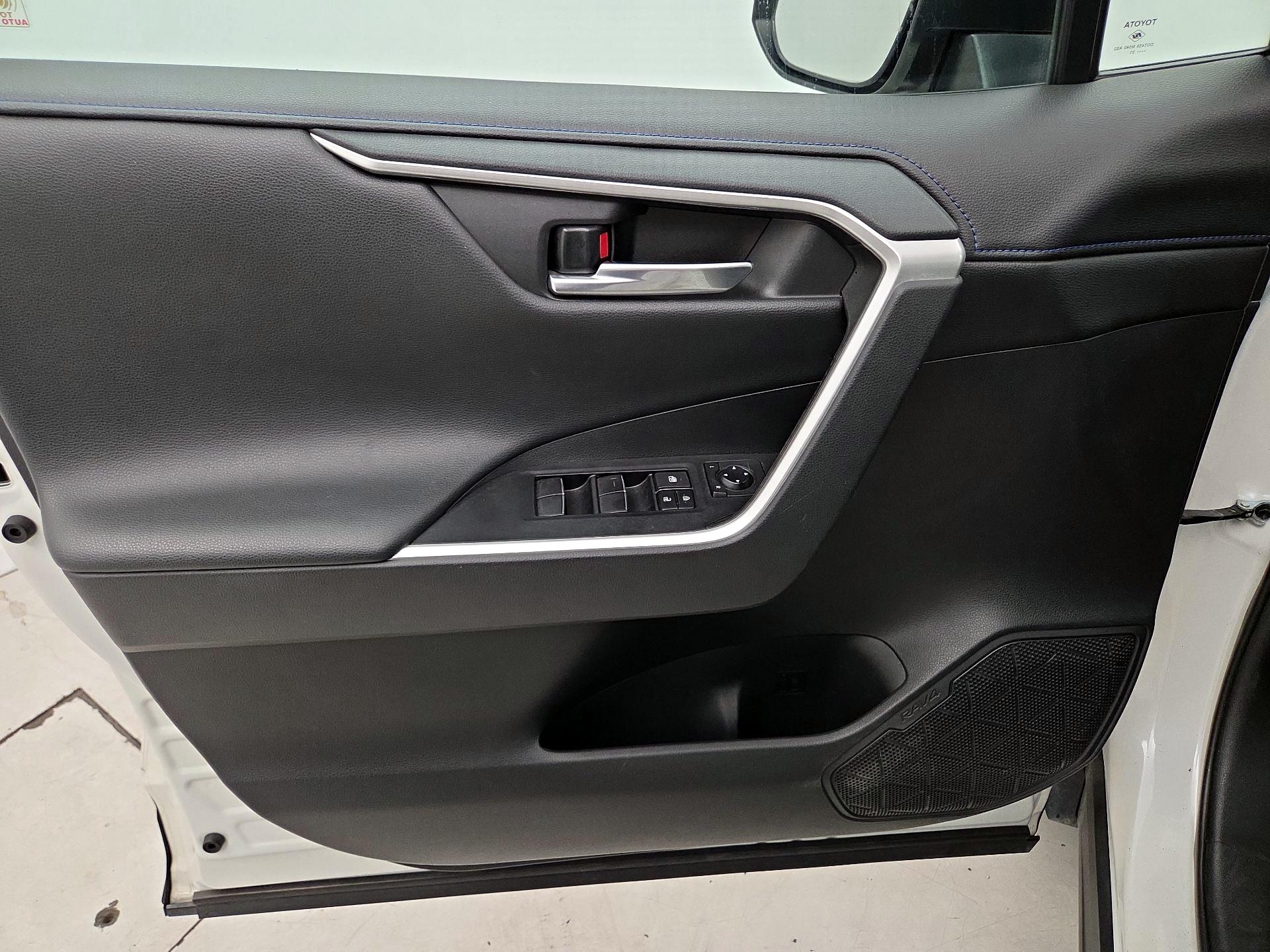 Thumbnail: 2021 Toyota RAV4 - 12