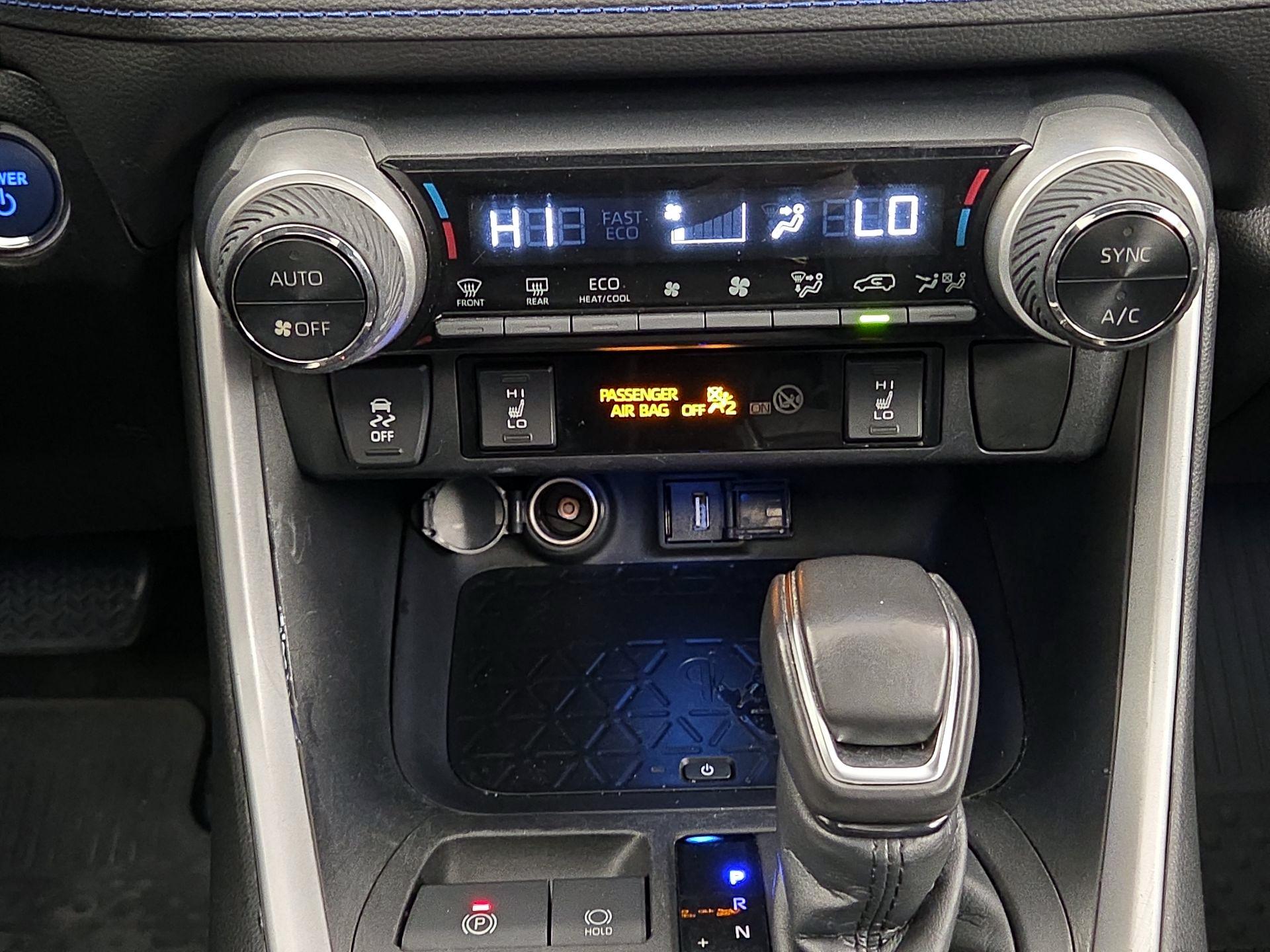 Thumbnail: 2021 Toyota RAV4 - 17