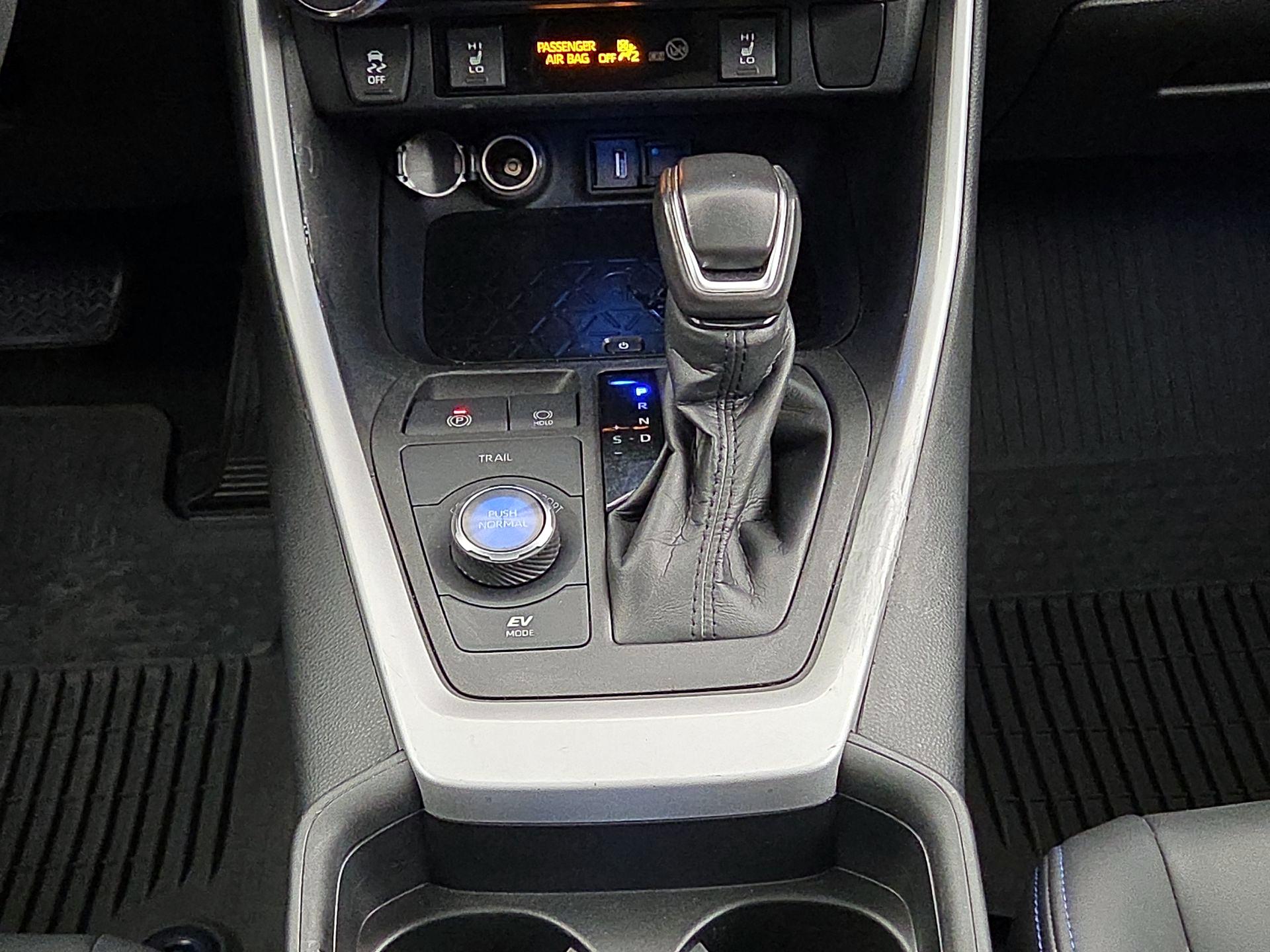 Thumbnail: 2021 Toyota RAV4 - 18