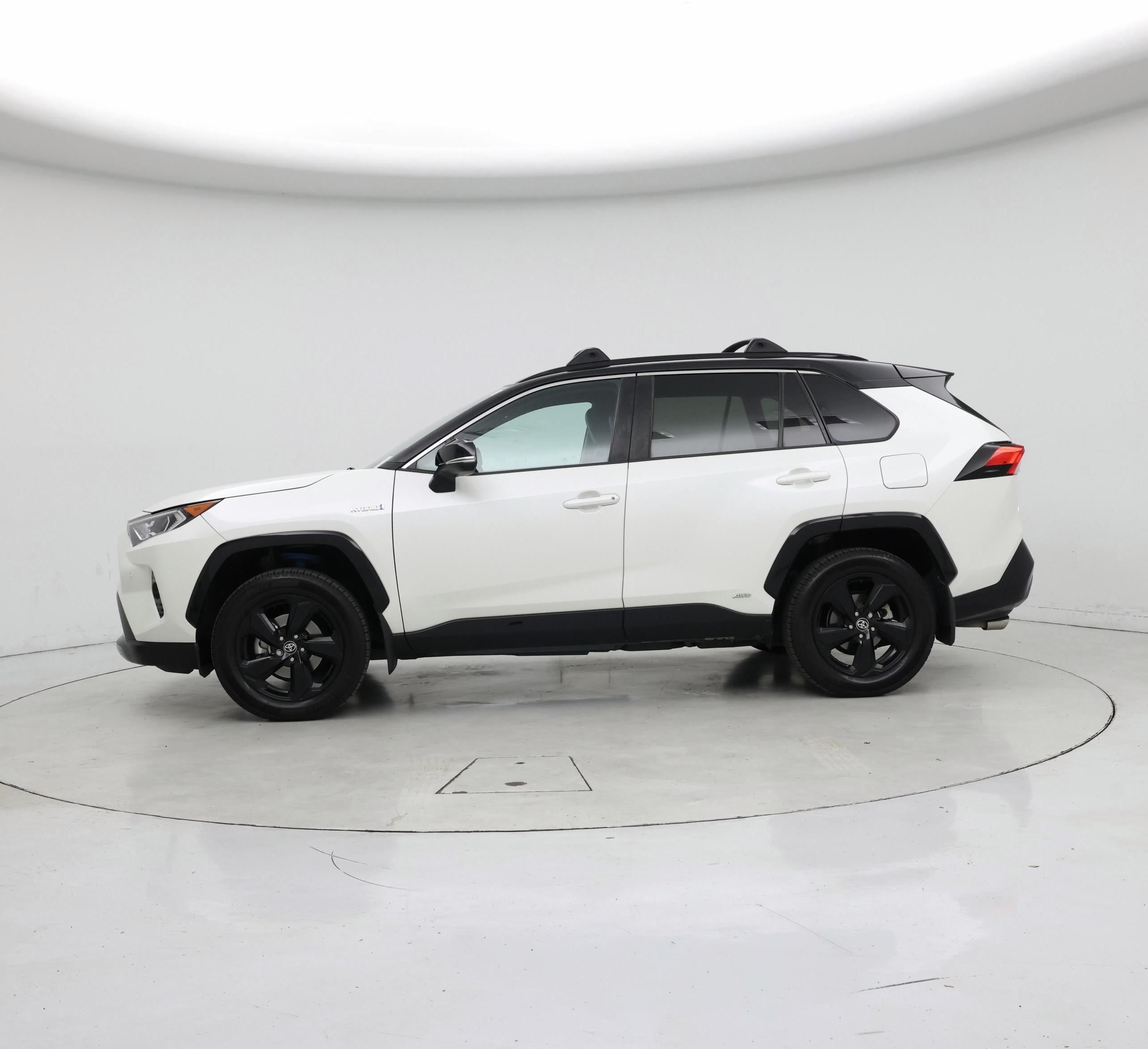 Thumbnail: 2021 Toyota RAV4 - 3