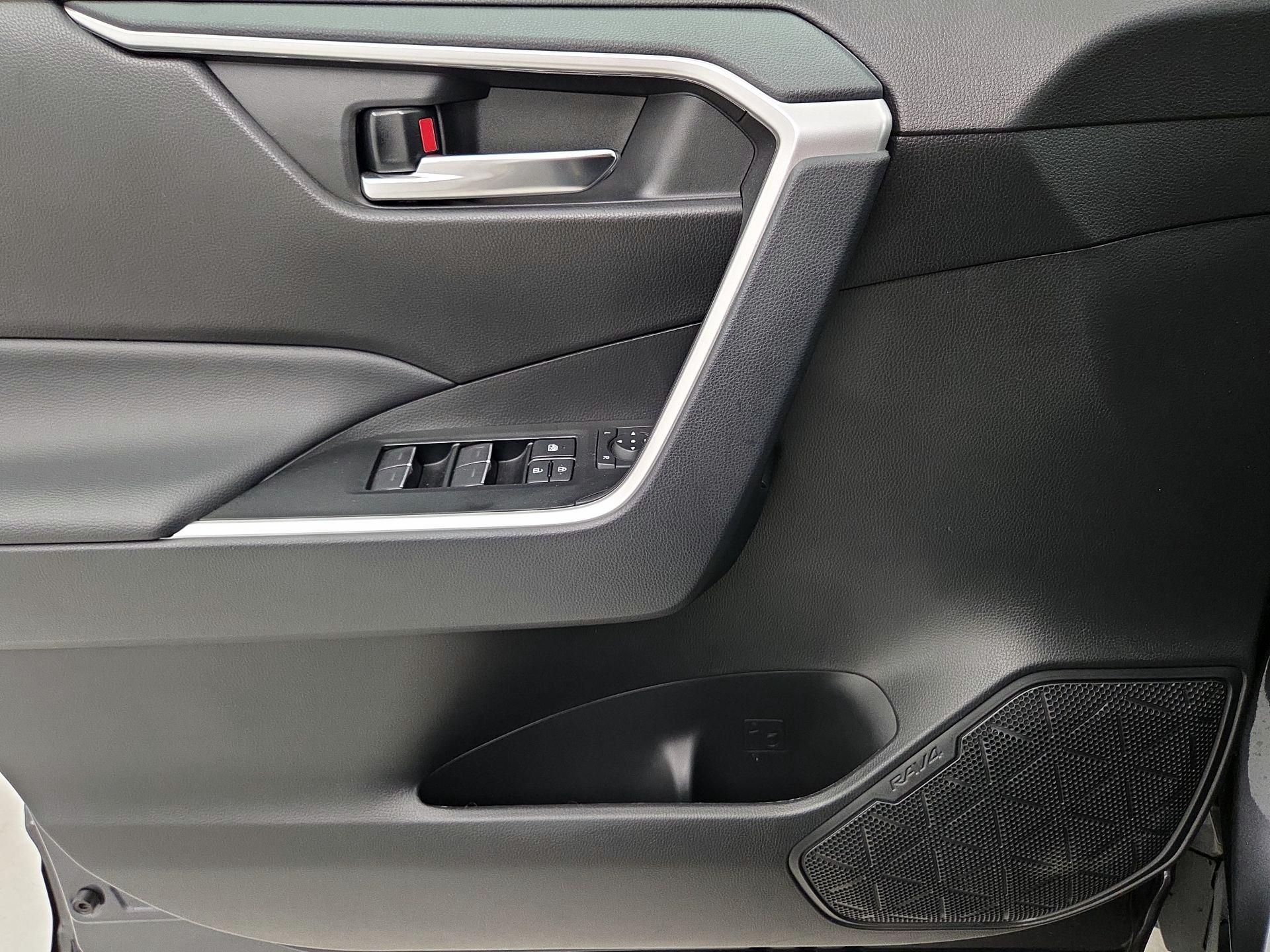 Thumbnail: 2025 Toyota RAV4 - 12