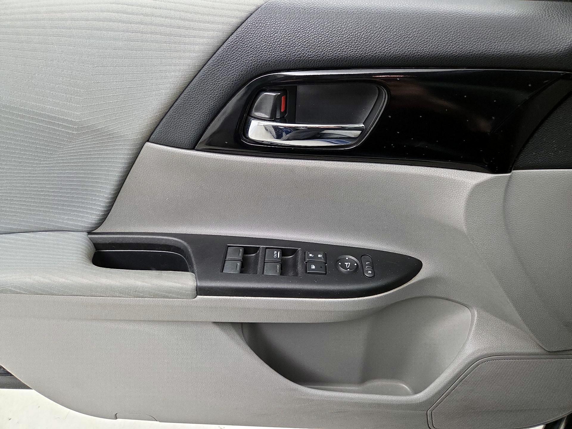 Thumbnail: 2017 Honda Accord - 12