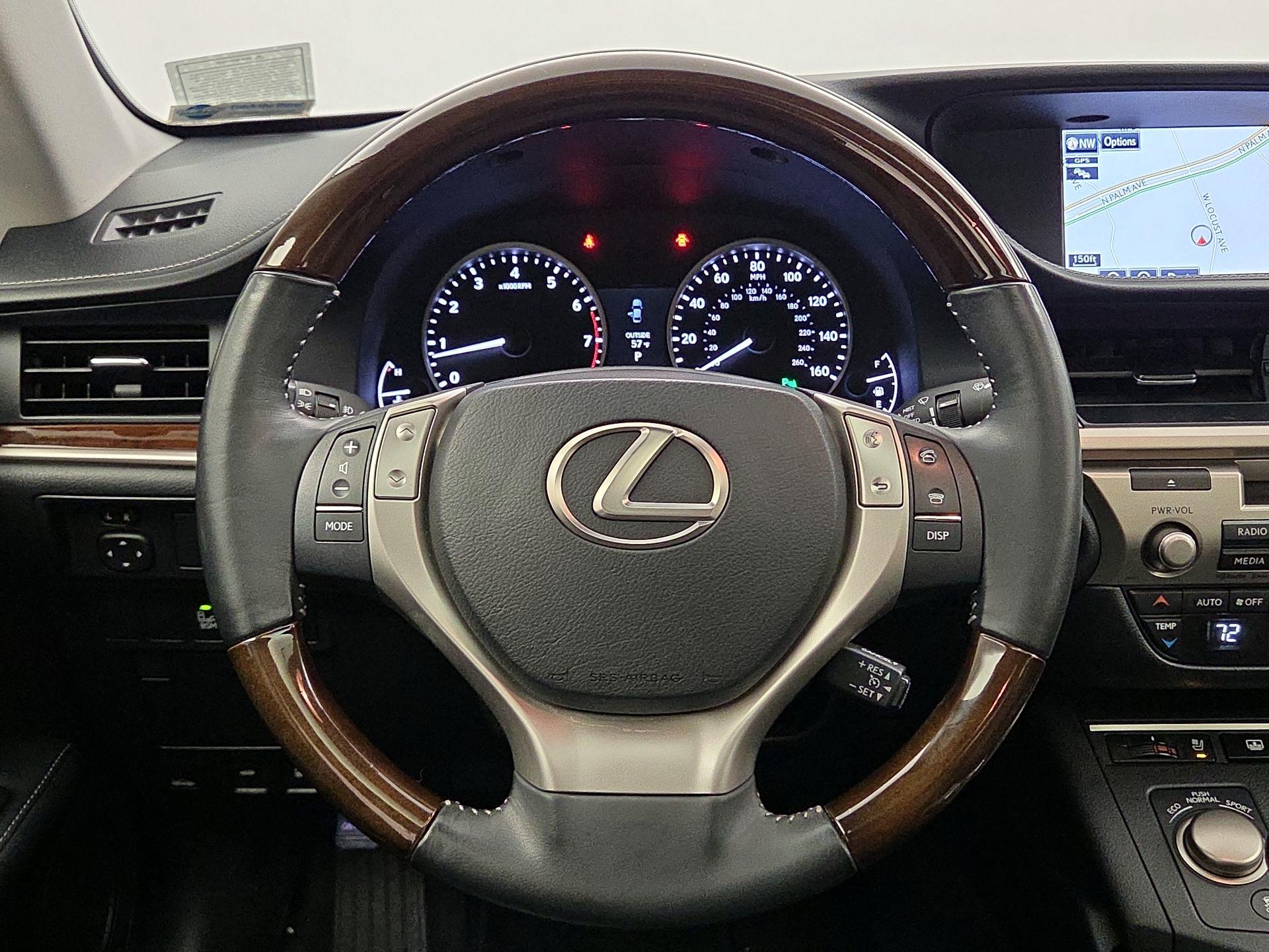 Thumbnail: 2015 Lexus ES - 10
