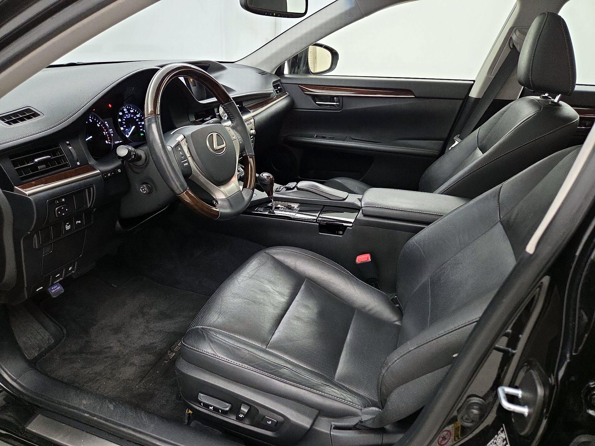 Thumbnail: 2015 Lexus ES - 11