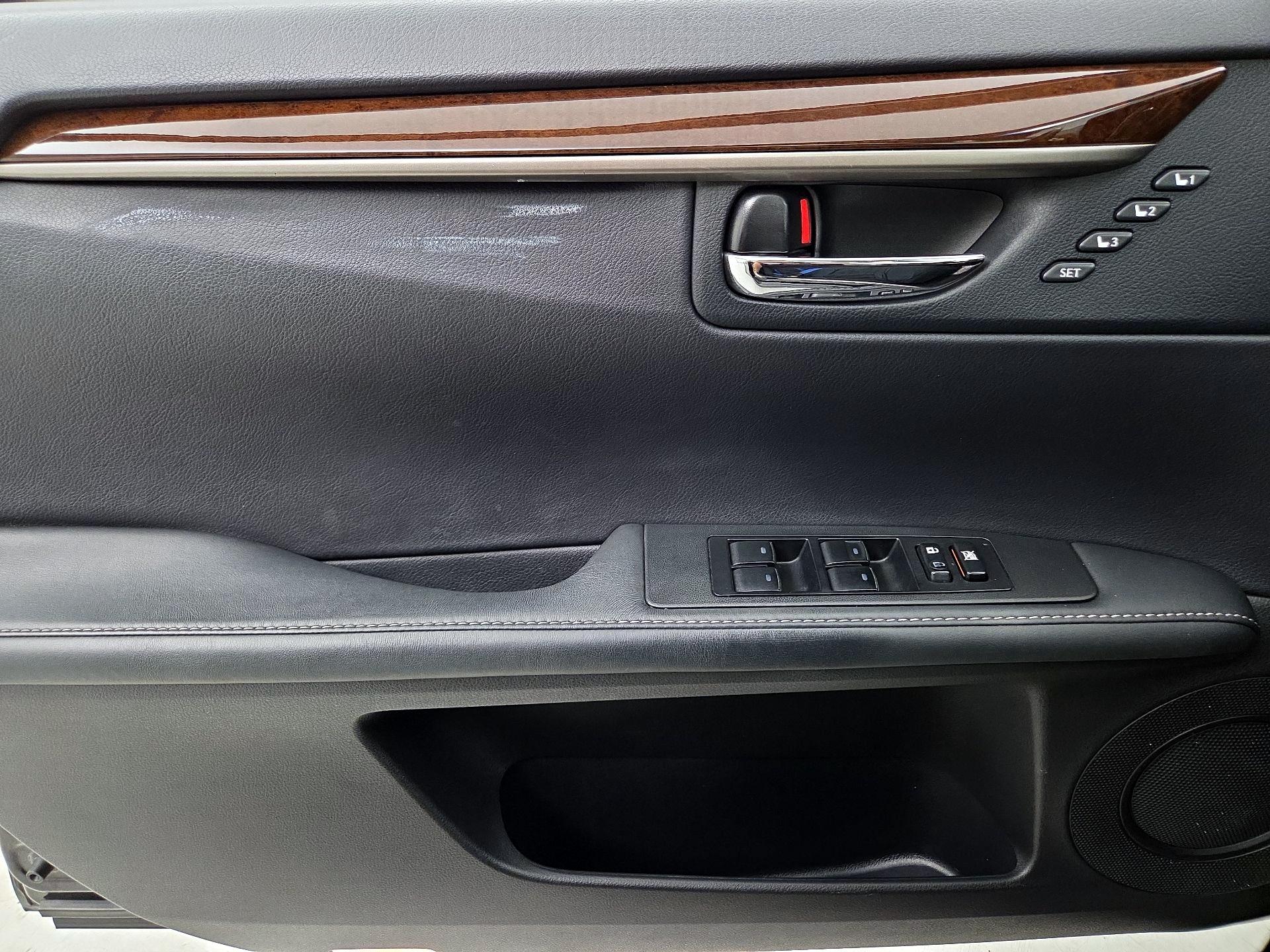 Thumbnail: 2015 Lexus ES - 12