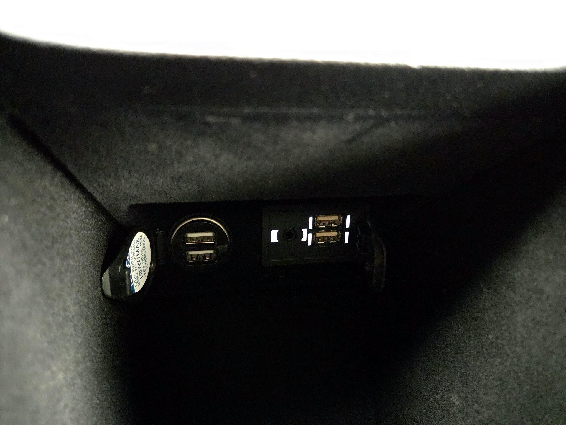 Thumbnail: 2015 Lexus ES - 19