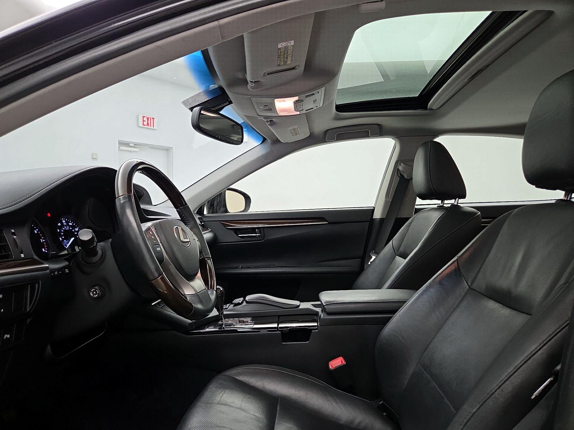 Thumbnail: 2015 Lexus ES - 20