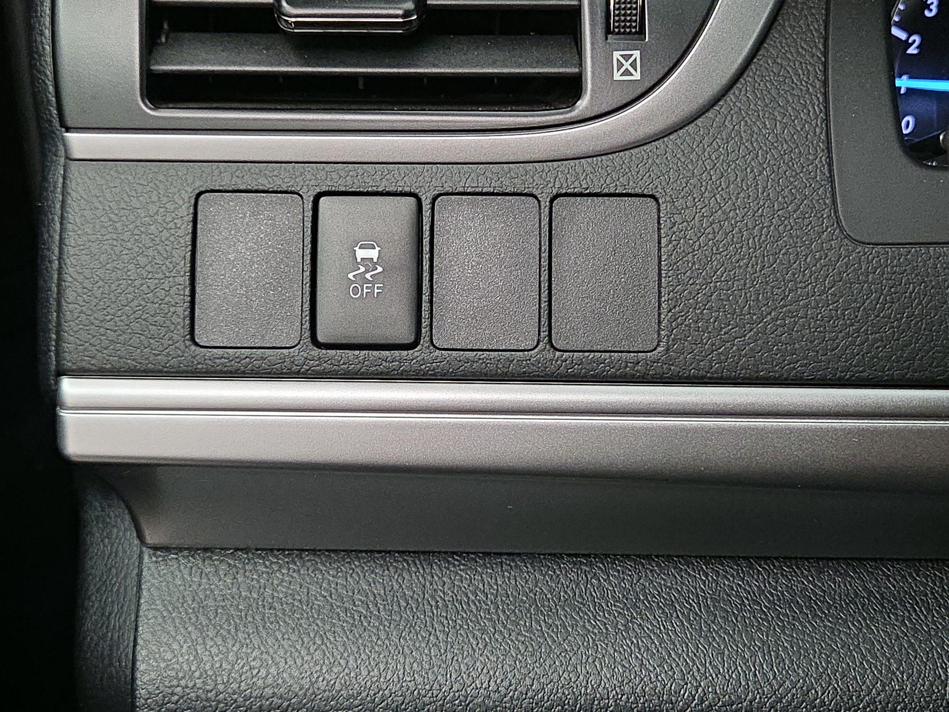 Thumbnail: 2014 Toyota Camry - 13